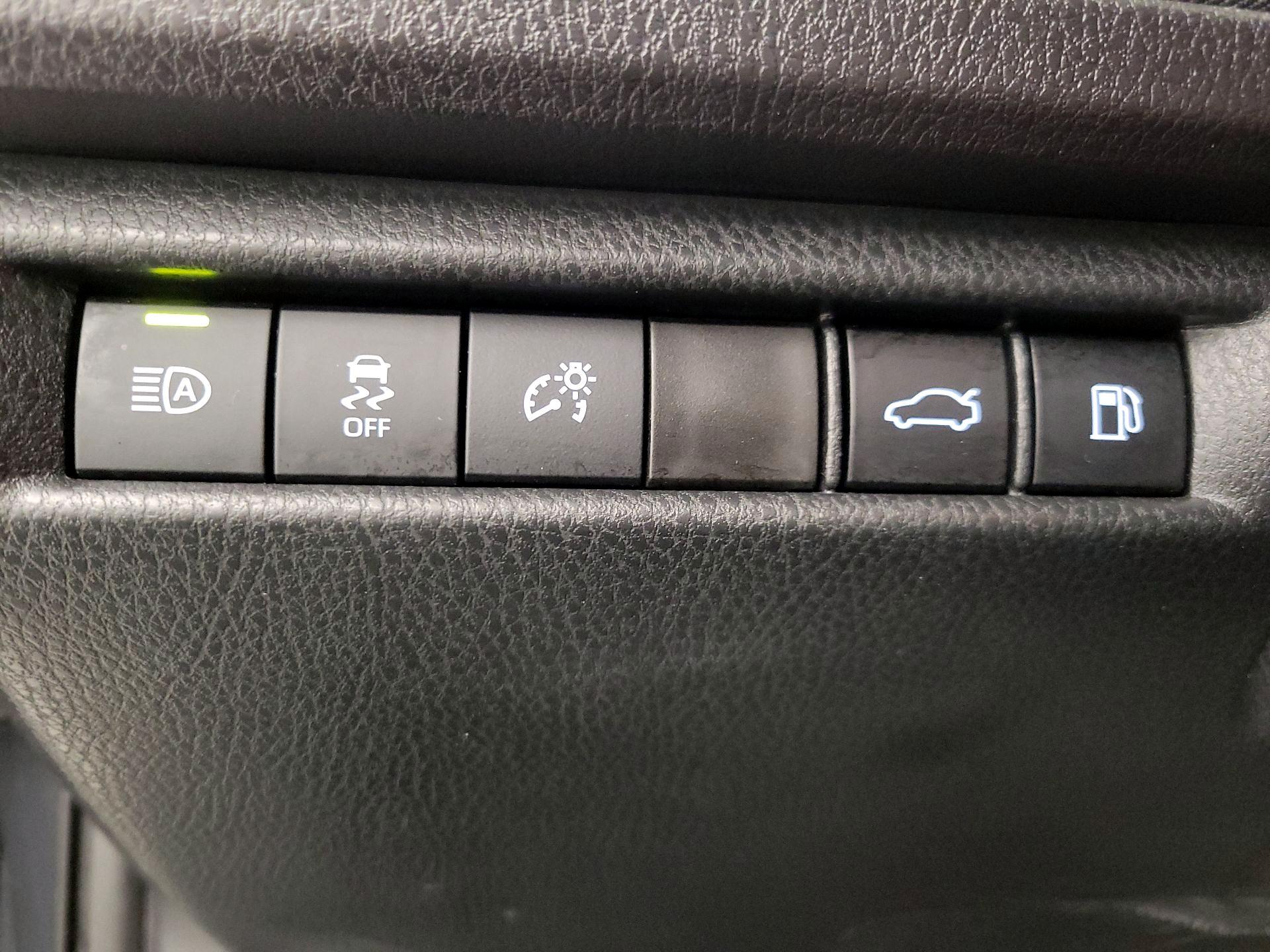 Thumbnail: 2025 Toyota Camry - 13