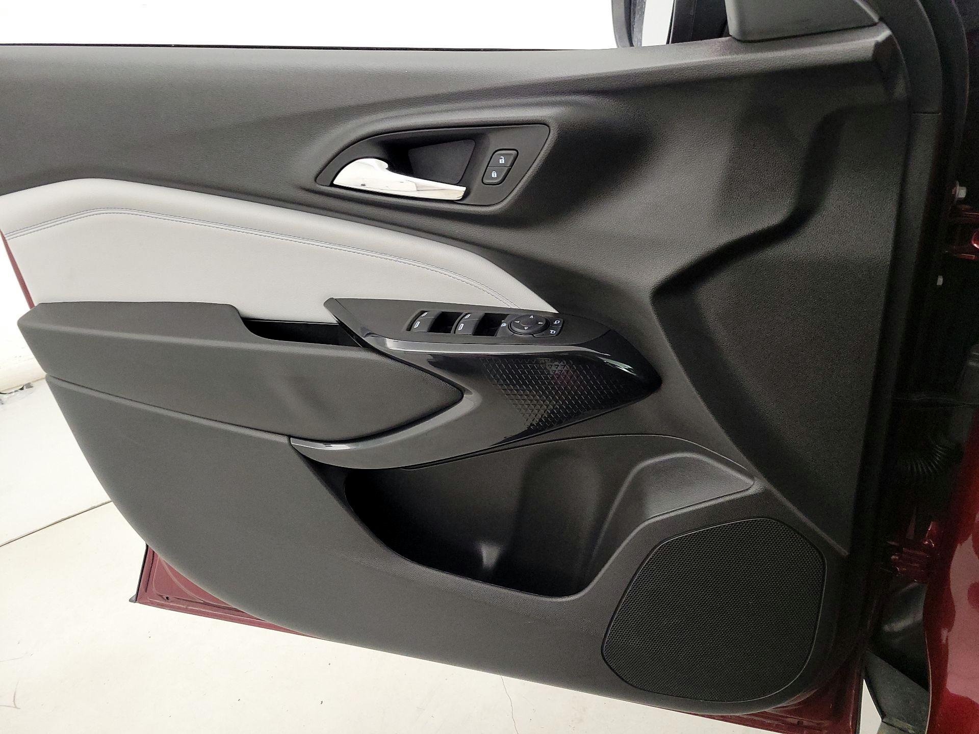 Thumbnail: 2025 Chevrolet Trax - 12