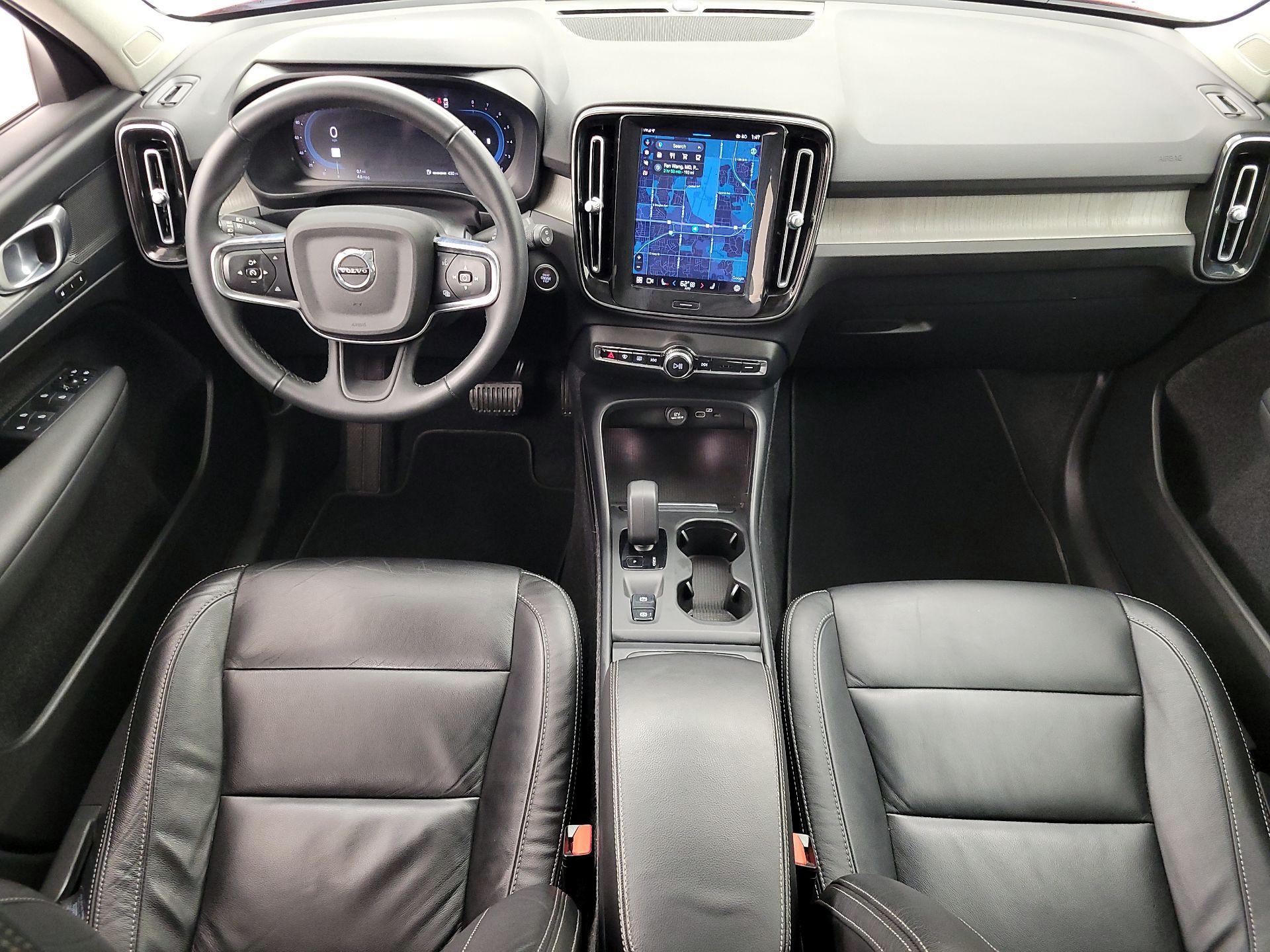 Thumbnail: 2023 Volvo XC40 - 9