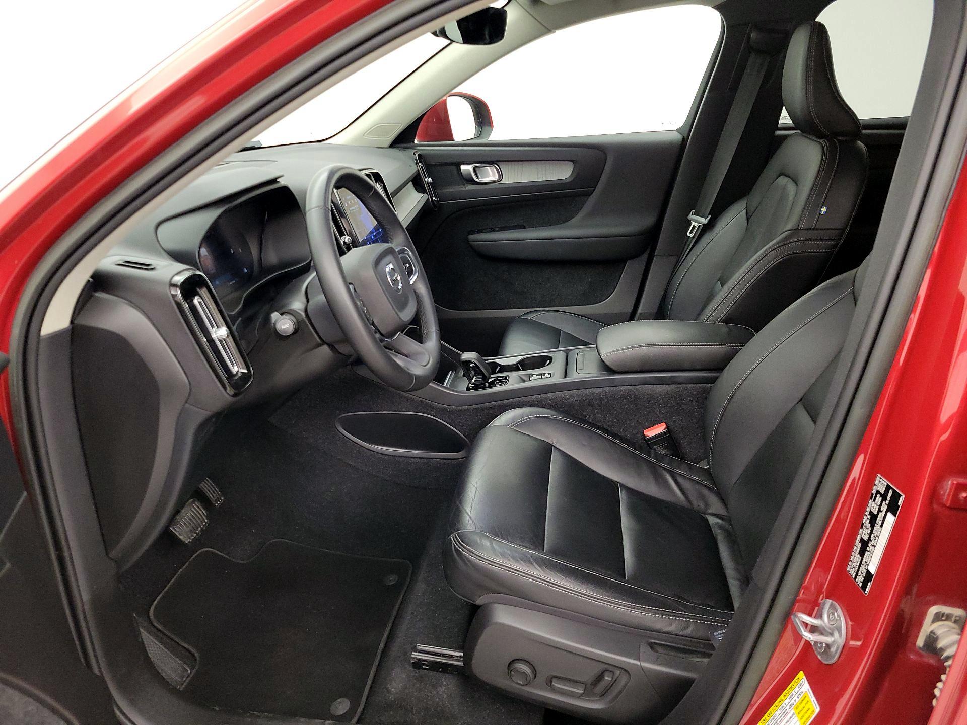 Thumbnail: 2023 Volvo XC40 - 11