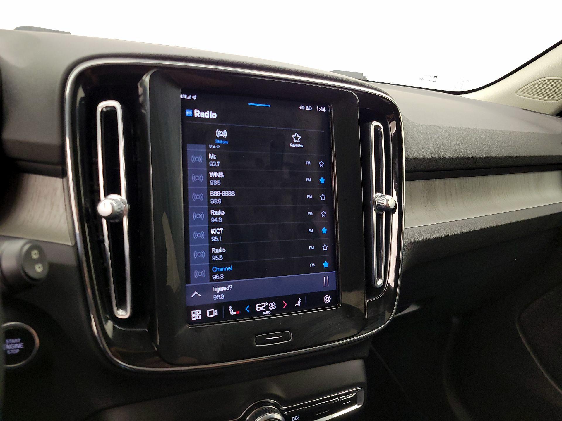 Thumbnail: 2023 Volvo XC40 - 15