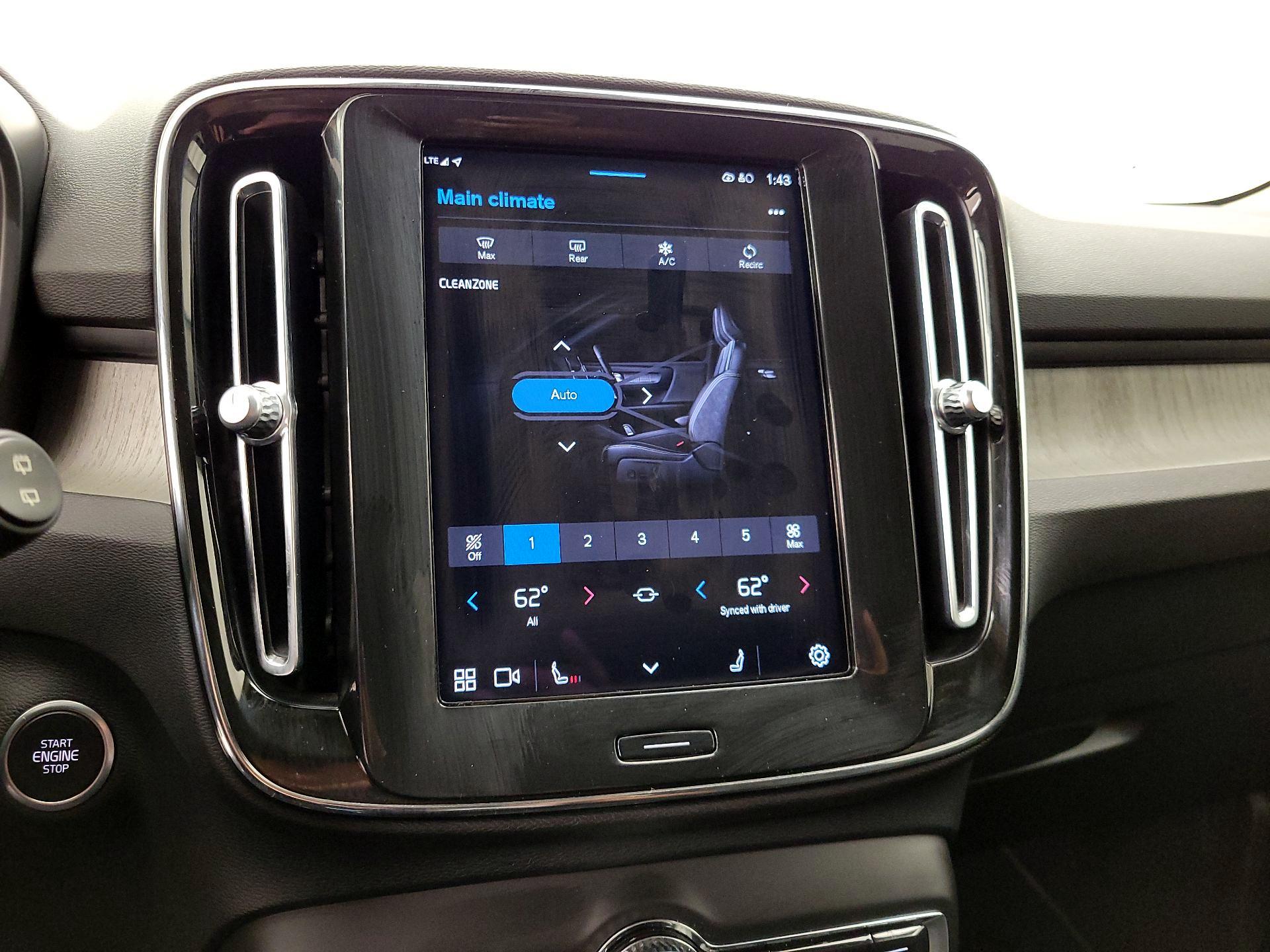 Thumbnail: 2023 Volvo XC40 - 16