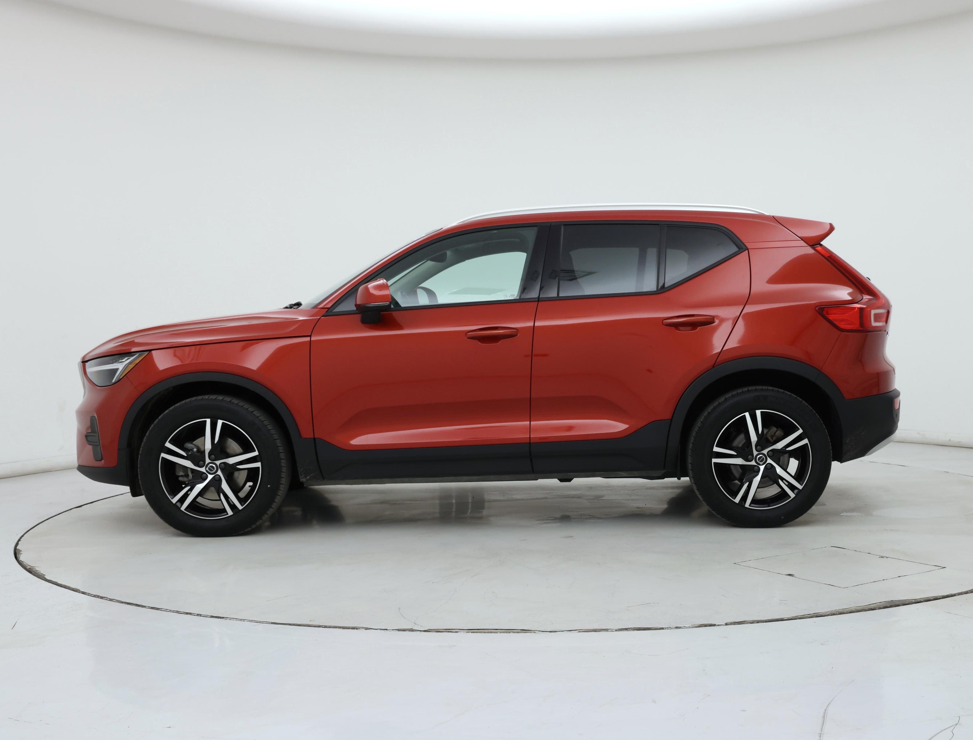 Thumbnail: 2023 Volvo XC40 - 3