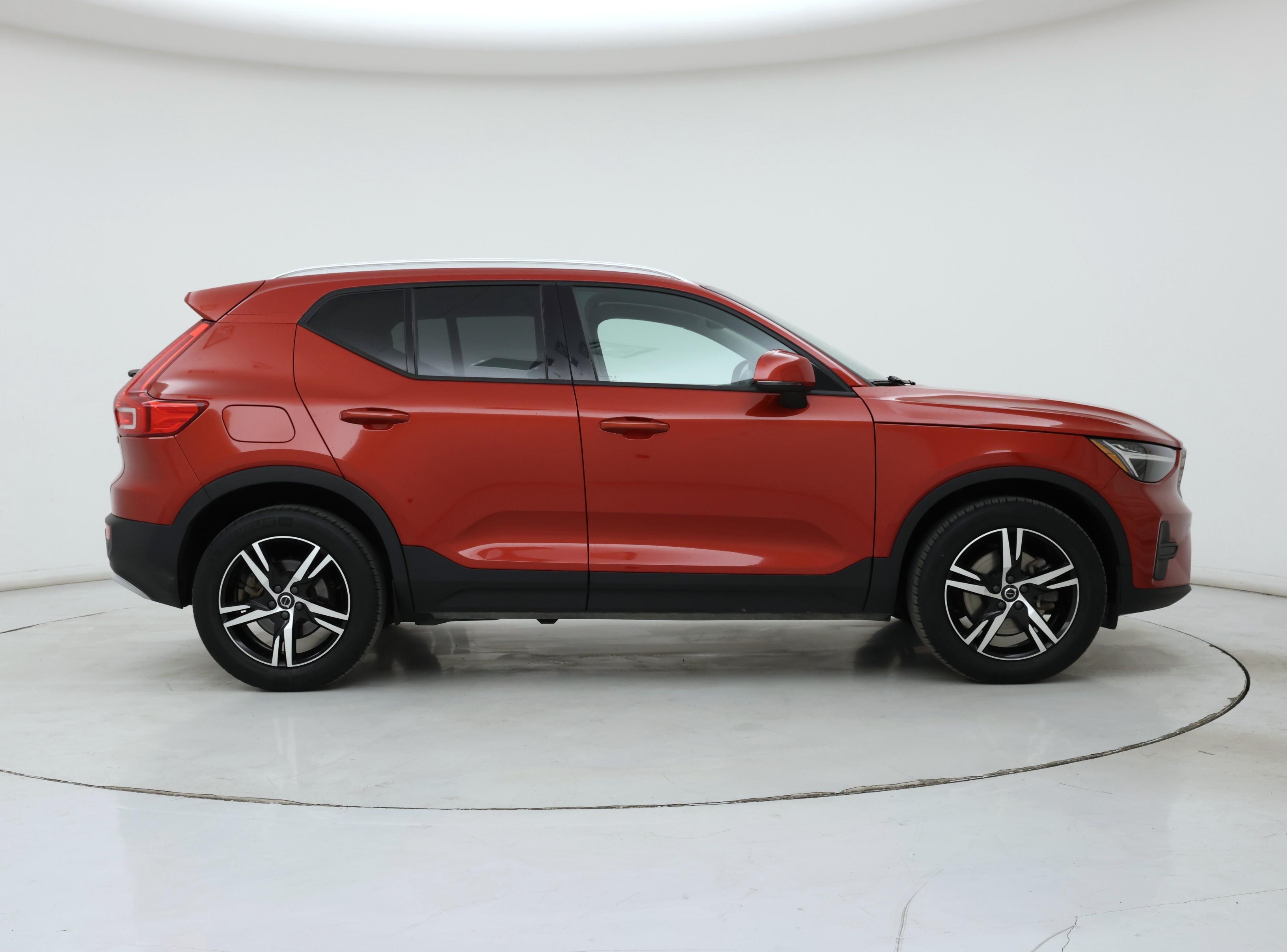 Thumbnail: 2023 Volvo XC40 - 7