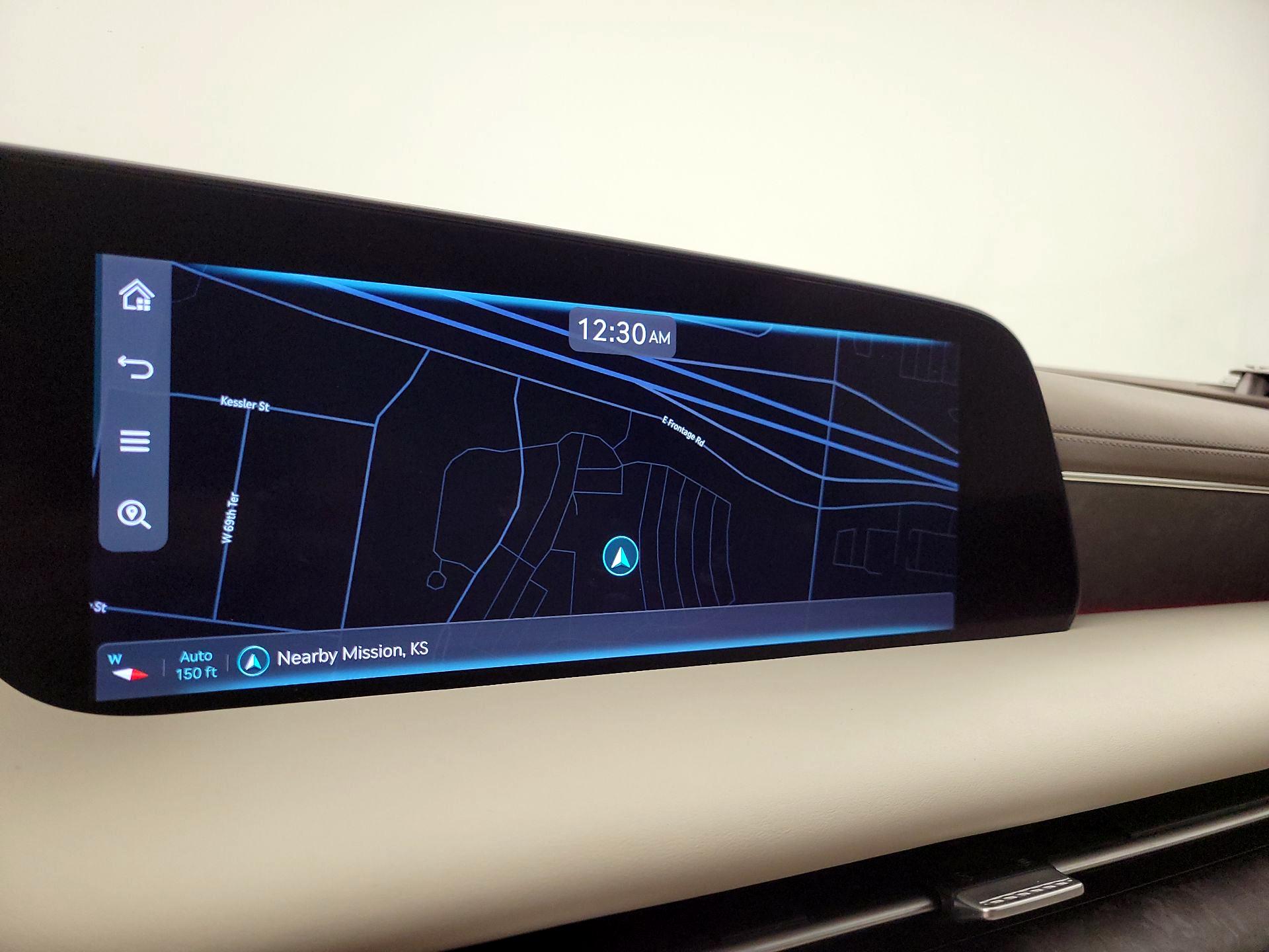 Thumbnail: 2023 Genesis G90 - 14