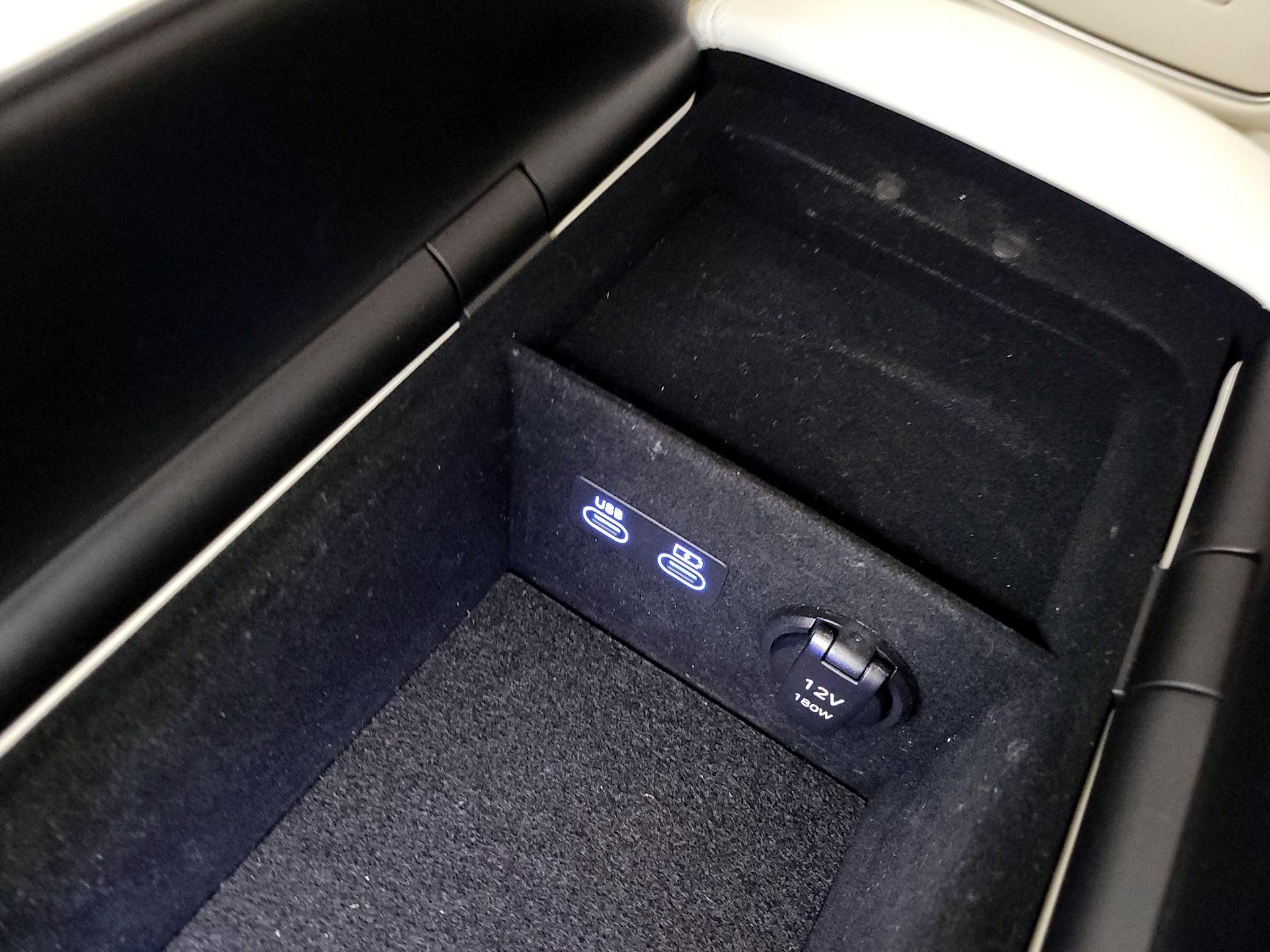 Thumbnail: 2023 Genesis G90 - 19