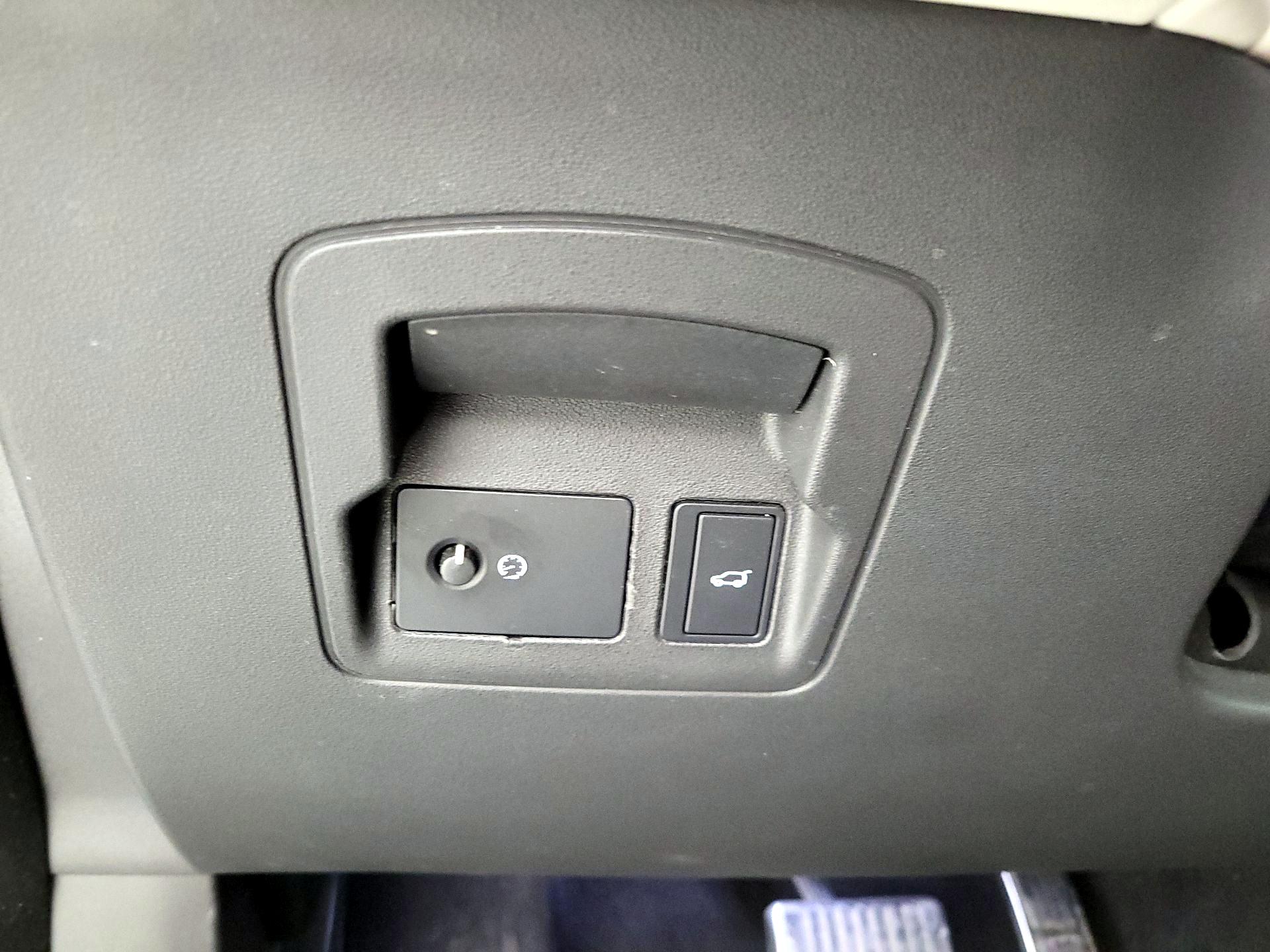 Thumbnail: 2021 Land Rover Range Rover Velar - 13