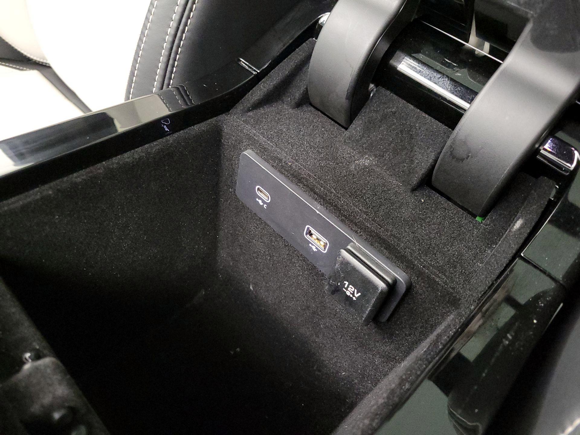 Thumbnail: 2021 Land Rover Range Rover Velar - 19