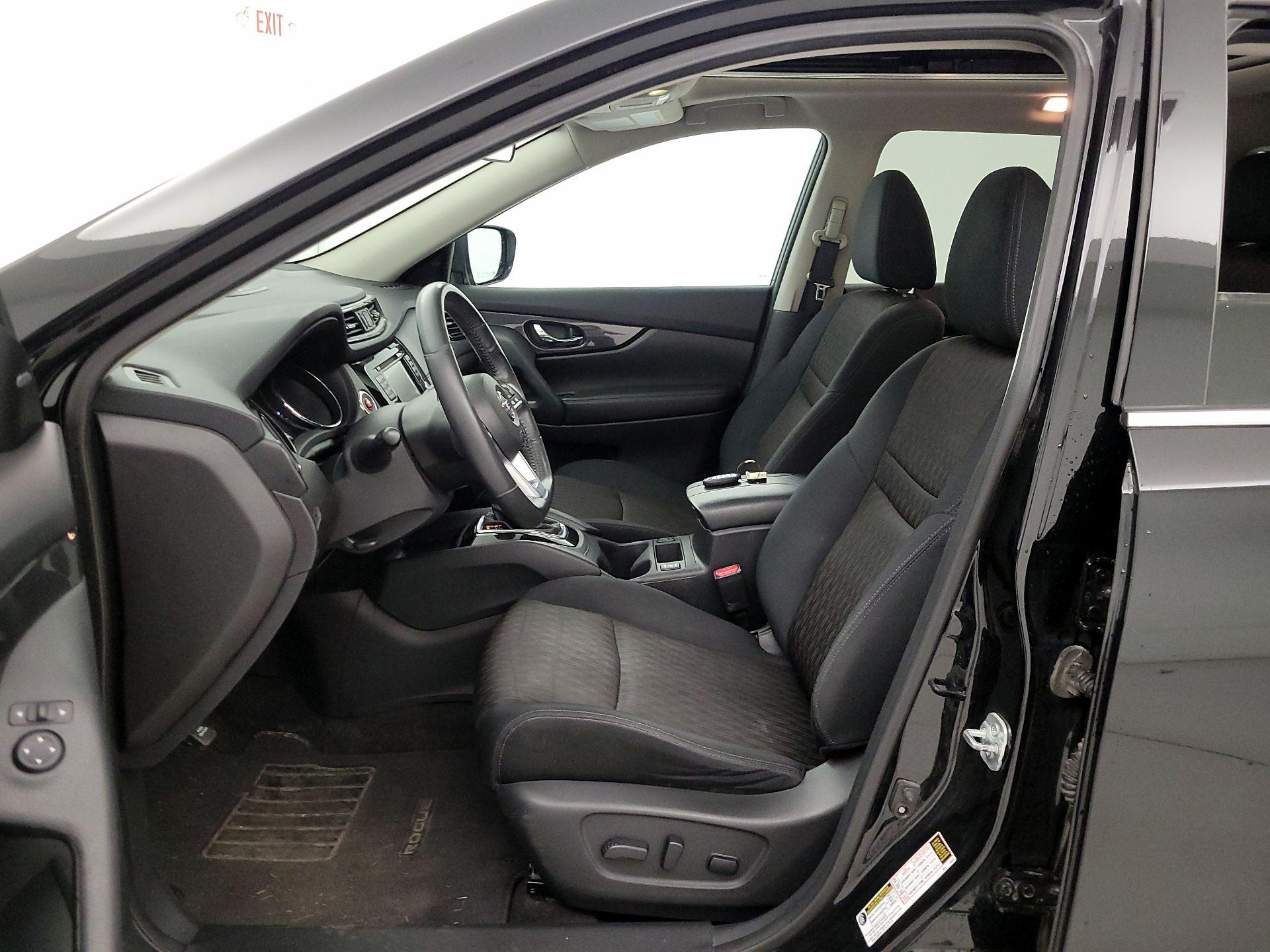 Thumbnail: 2017 Nissan Rogue - 11