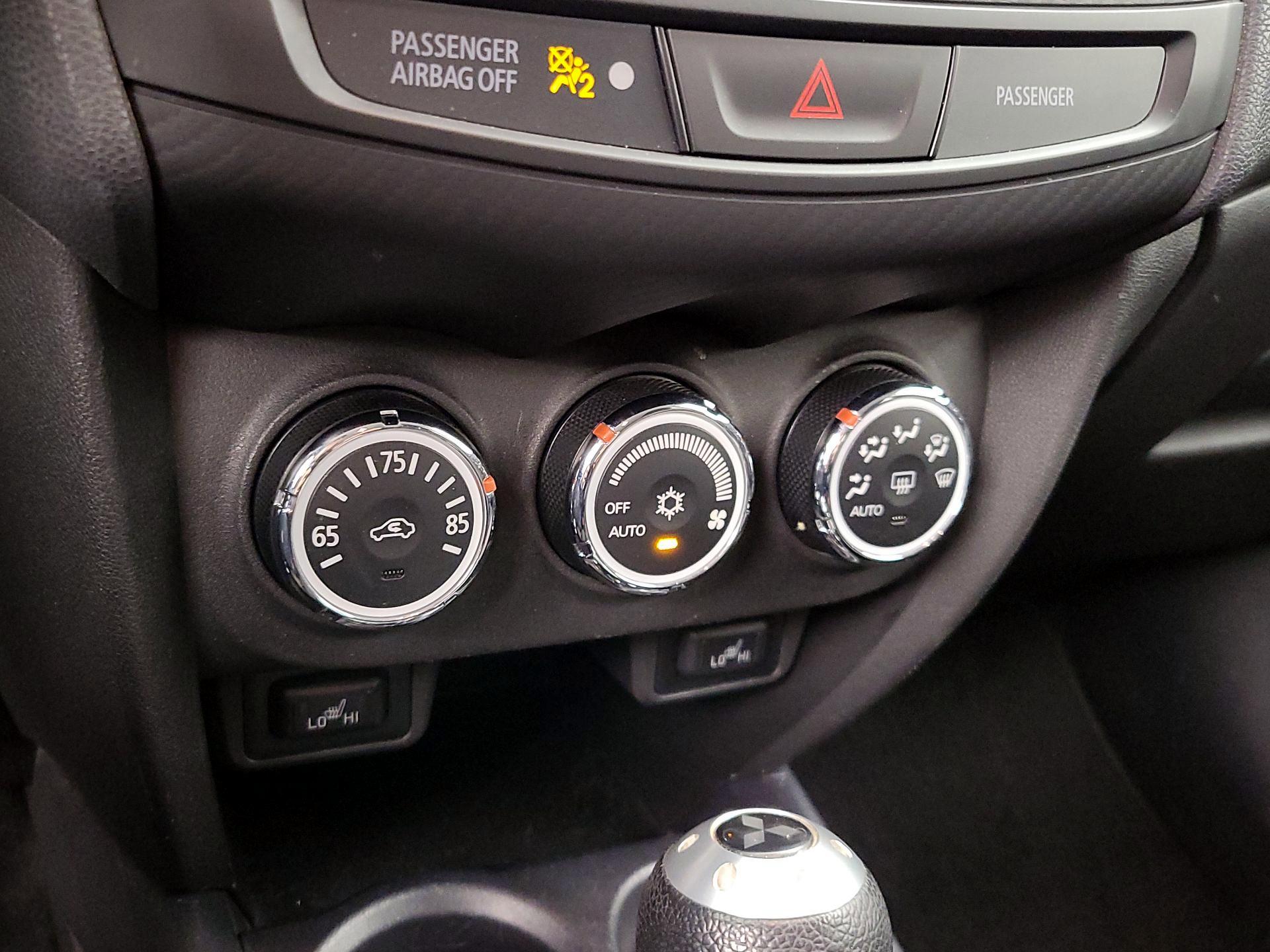 Thumbnail: 2017 Mitsubishi Outlander Sport - 16