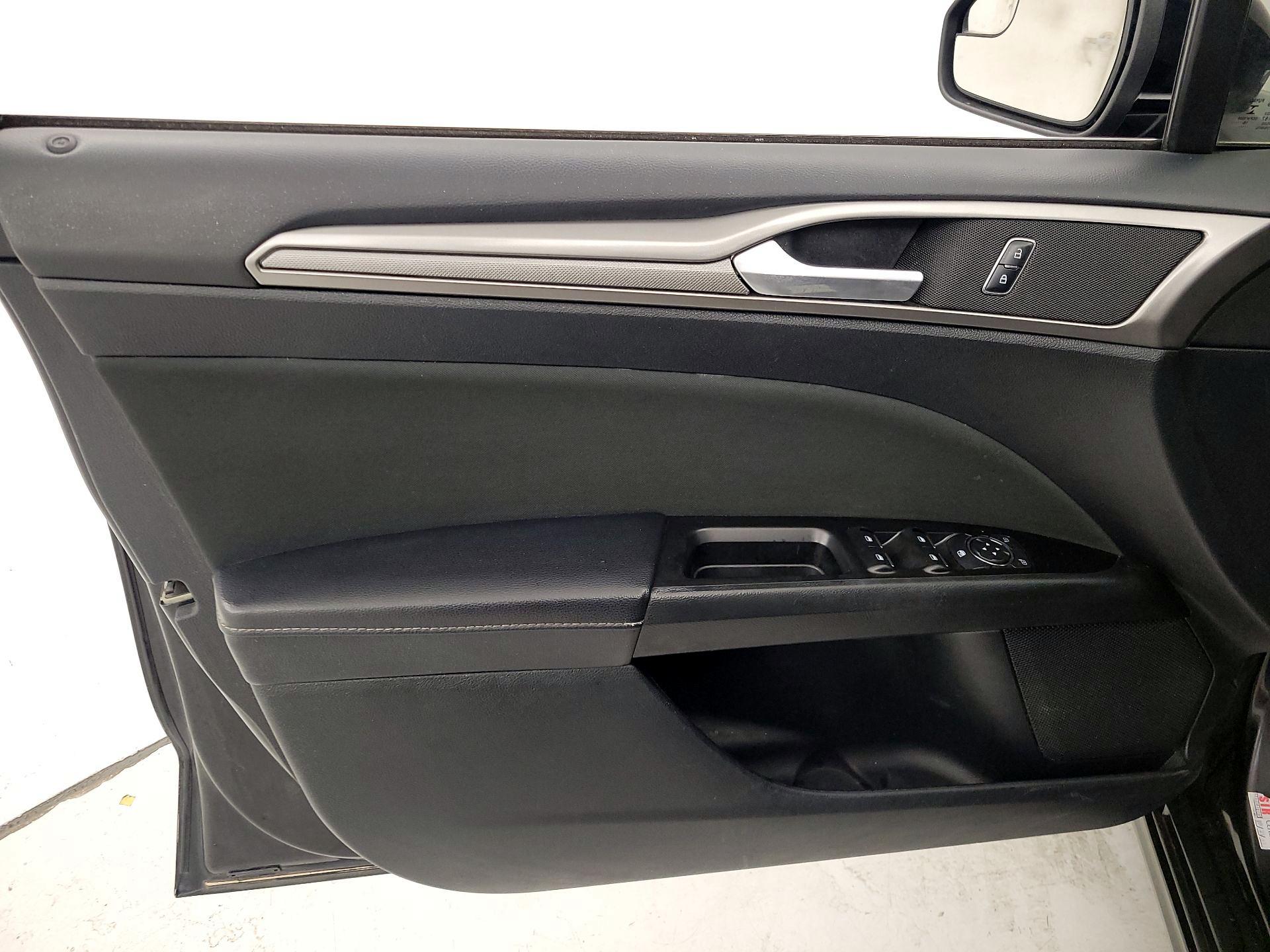 Thumbnail: 2017 Ford Fusion - 12