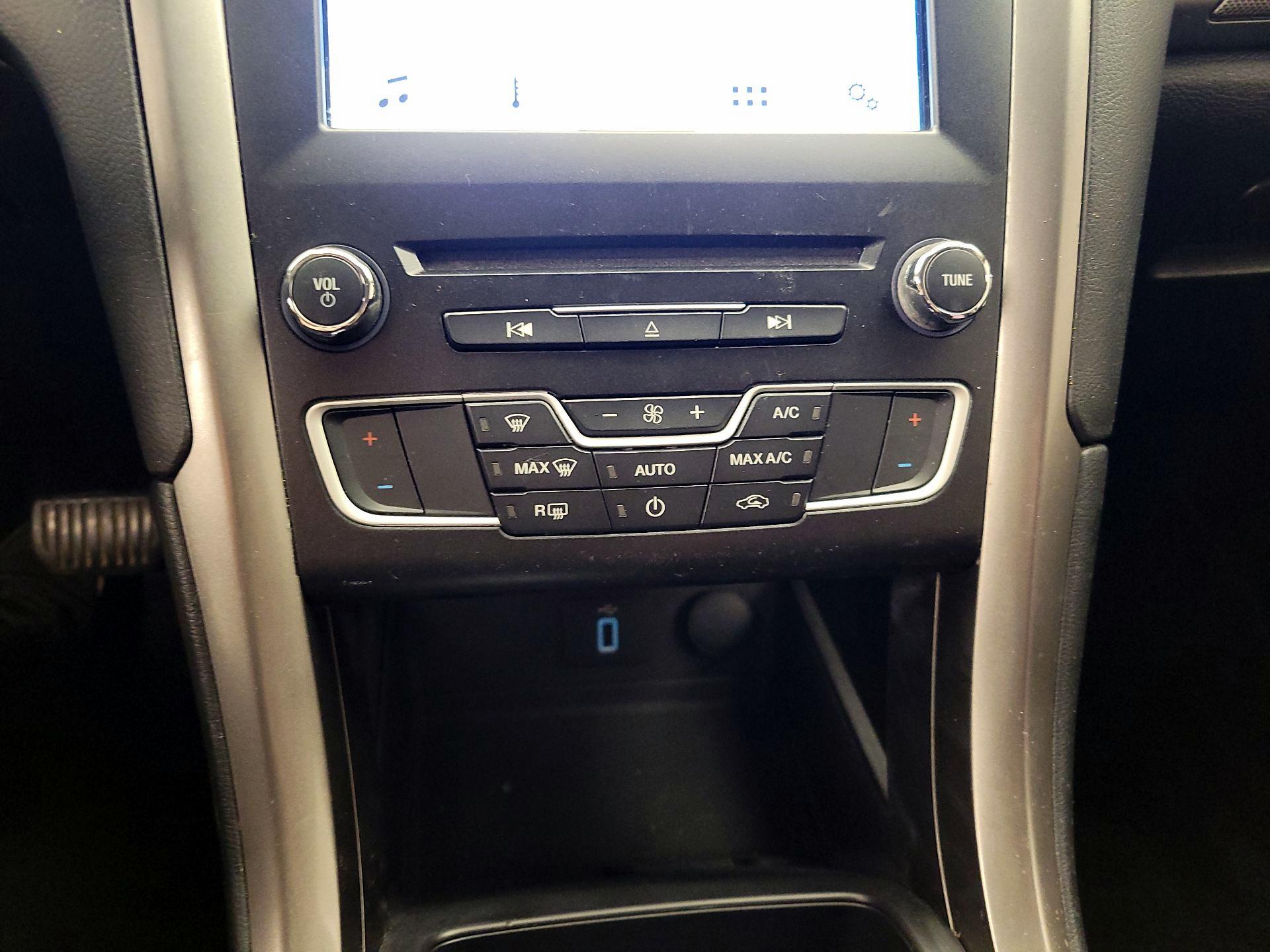 Thumbnail: 2017 Ford Fusion - 16