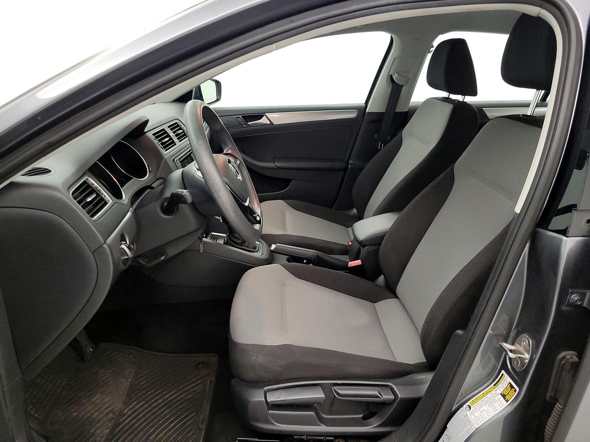 Thumbnail: 2017 Volkswagen Jetta - 11