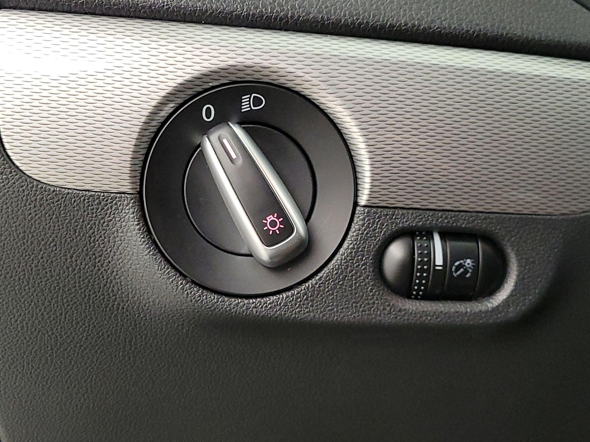 Thumbnail: 2017 Volkswagen Jetta - 13