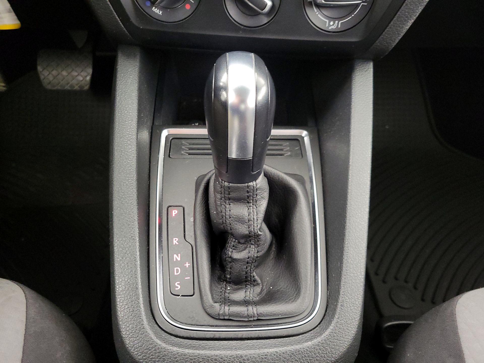 Thumbnail: 2017 Volkswagen Jetta - 17