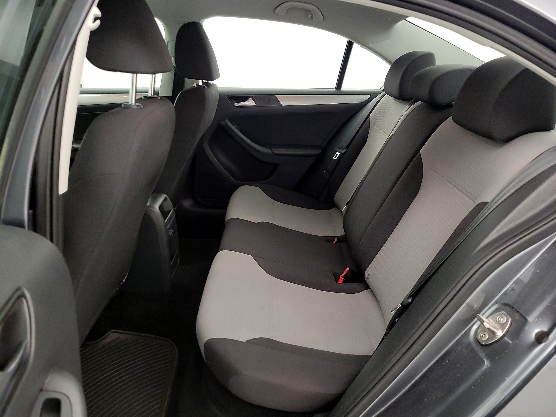 Thumbnail: 2017 Volkswagen Jetta - 19