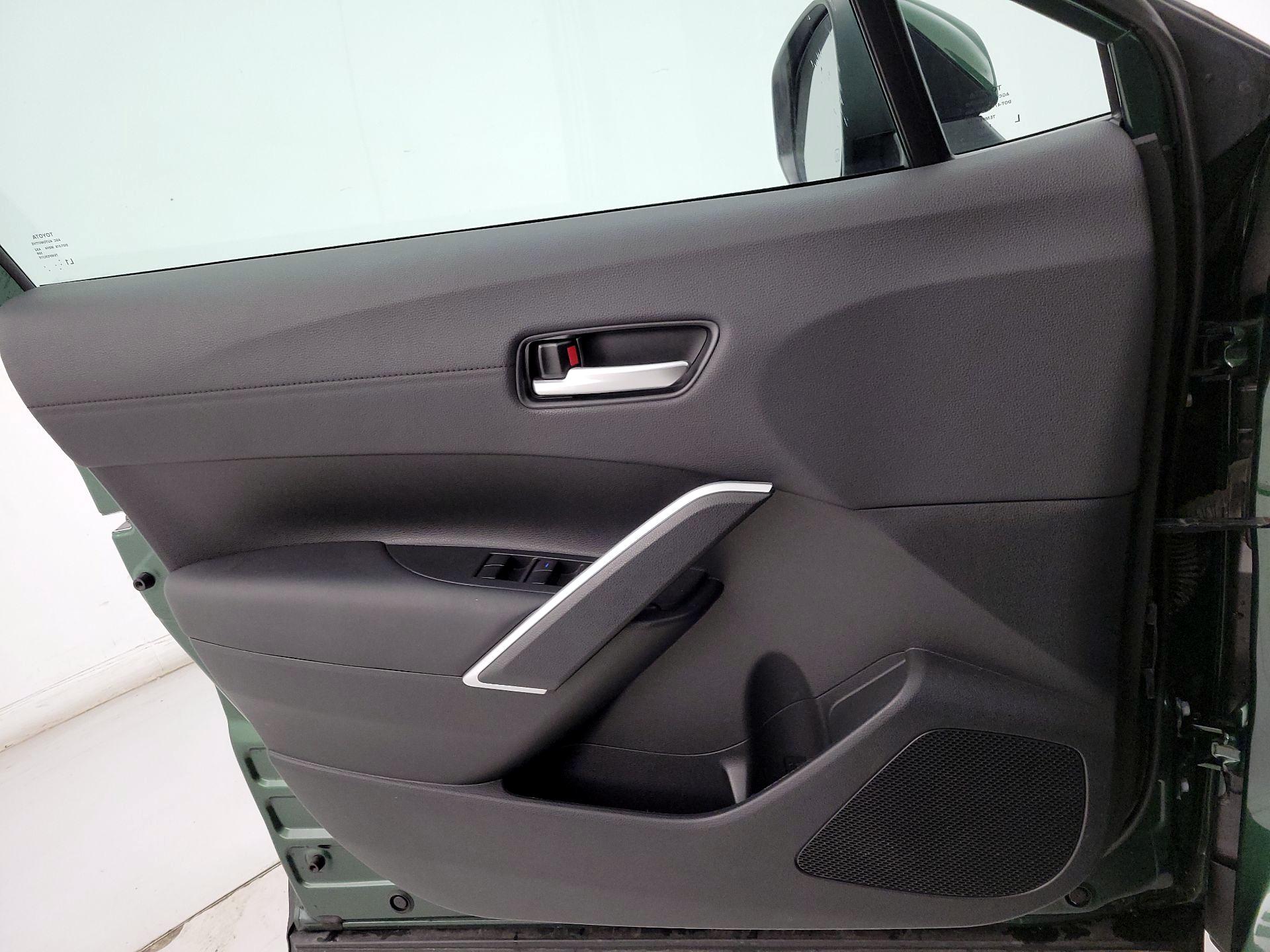 Thumbnail: 2022 Toyota Corolla Cross - 10