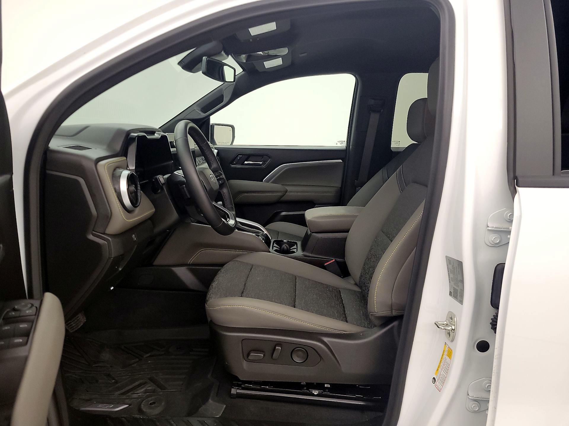 Thumbnail: 2024 Chevrolet Colorado - 11