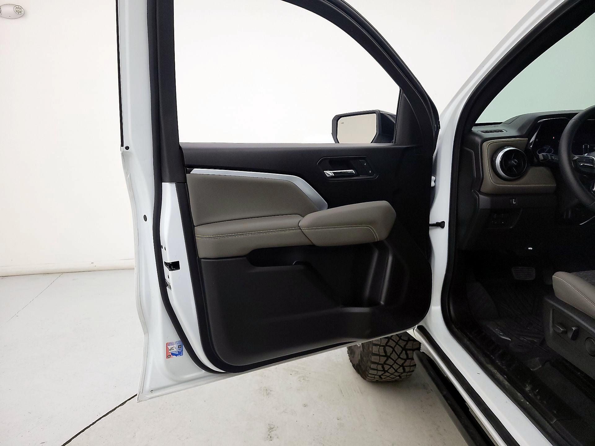 Thumbnail: 2024 Chevrolet Colorado - 12