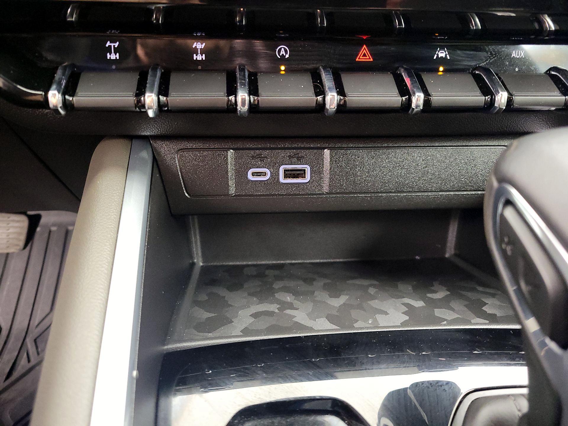 Thumbnail: 2024 Chevrolet Colorado - 18