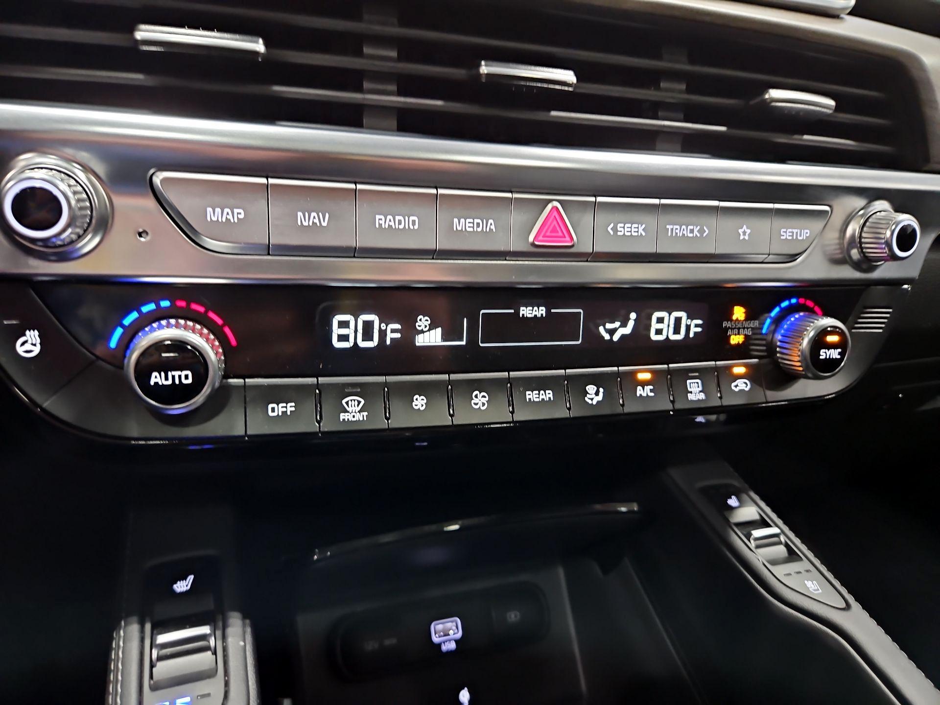 Thumbnail: 2021 Kia Telluride - 17