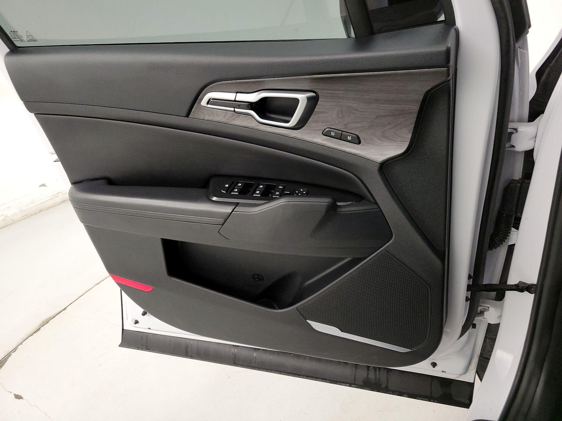 Thumbnail: 2023 Kia Sportage - 12