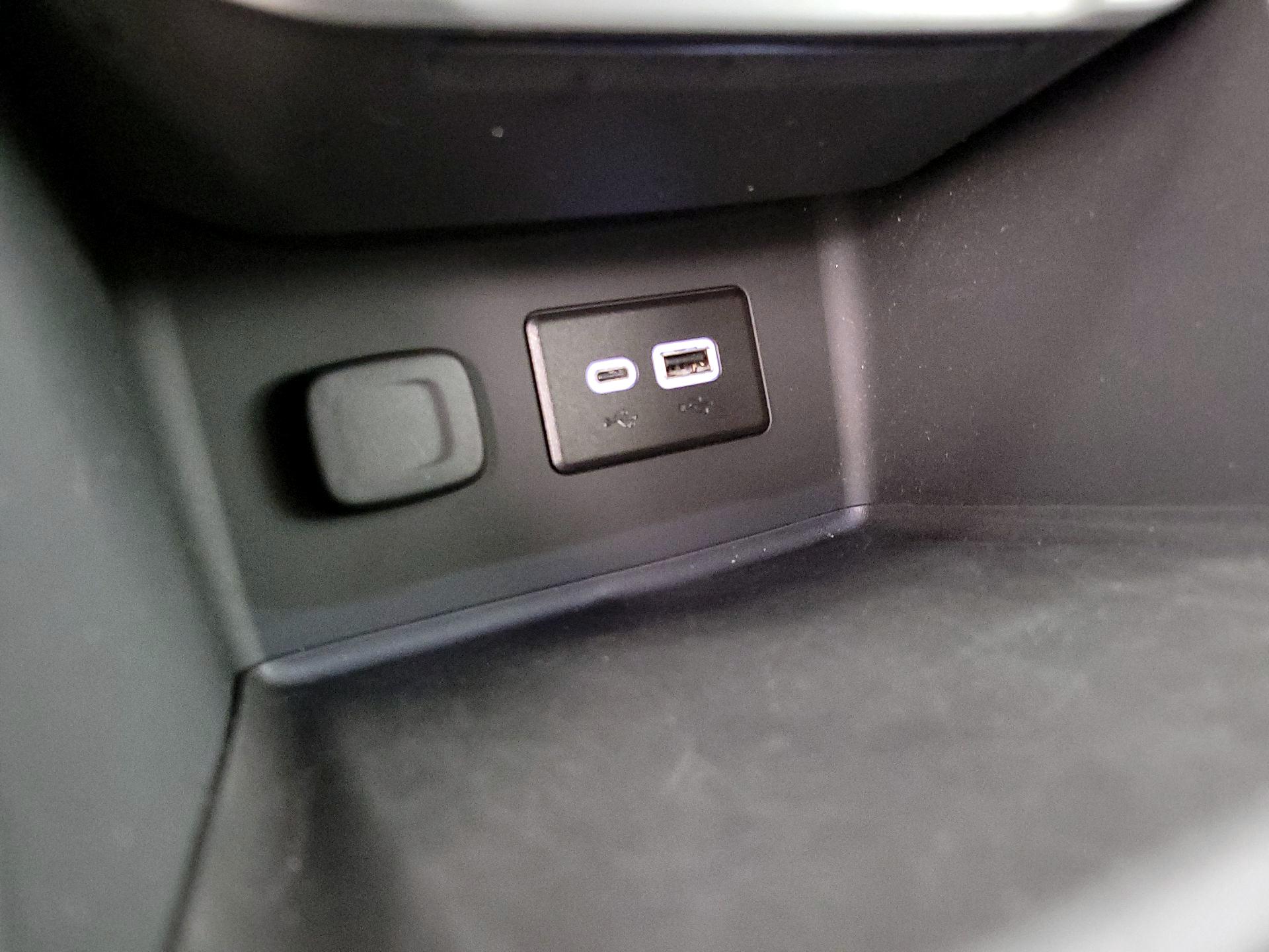 Thumbnail: 2023 GMC Acadia - 18