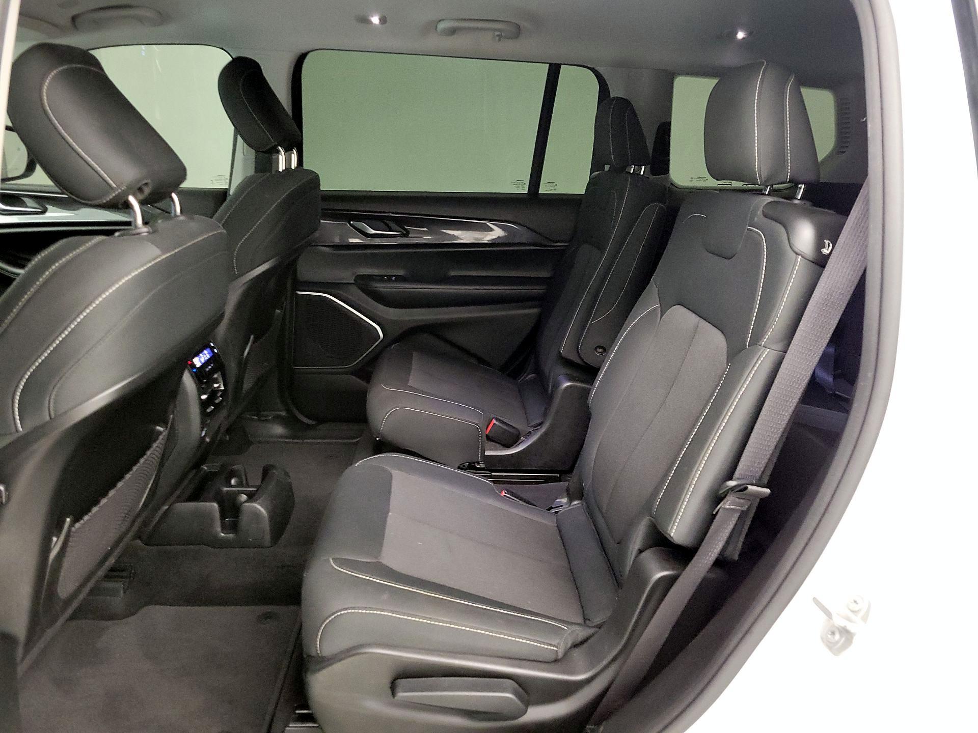 Thumbnail: 2022 Jeep Grand Cherokee L - 19