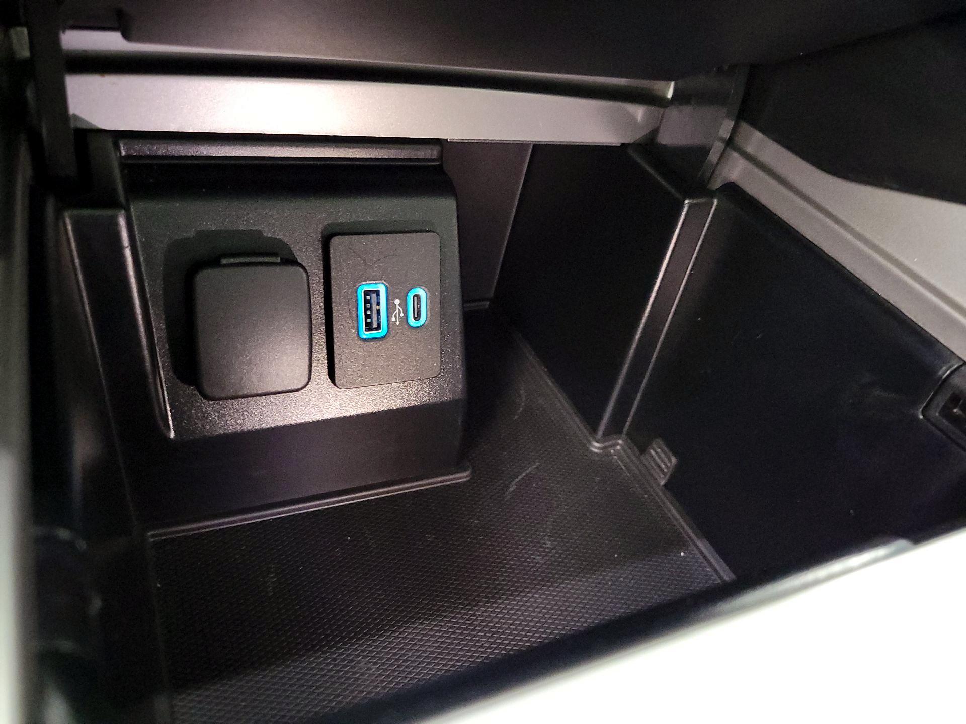 Thumbnail: 2020 Ford Explorer - 19