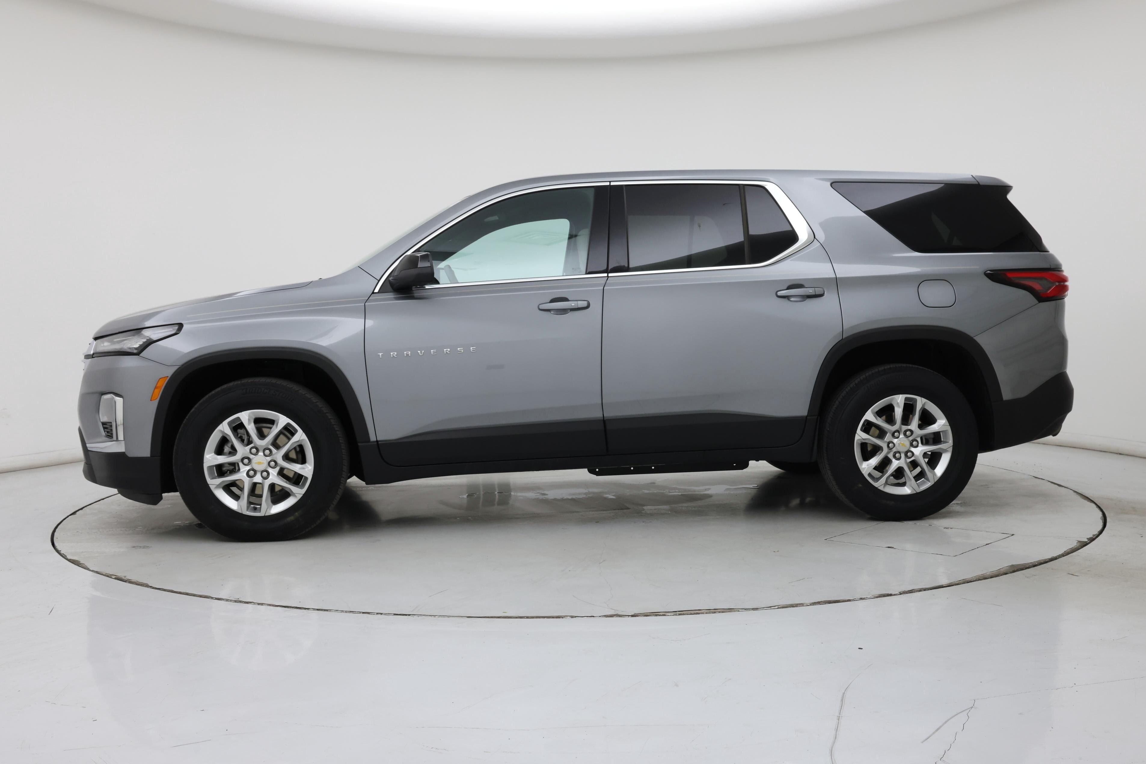 Thumbnail: 2023 Chevrolet Traverse - 3