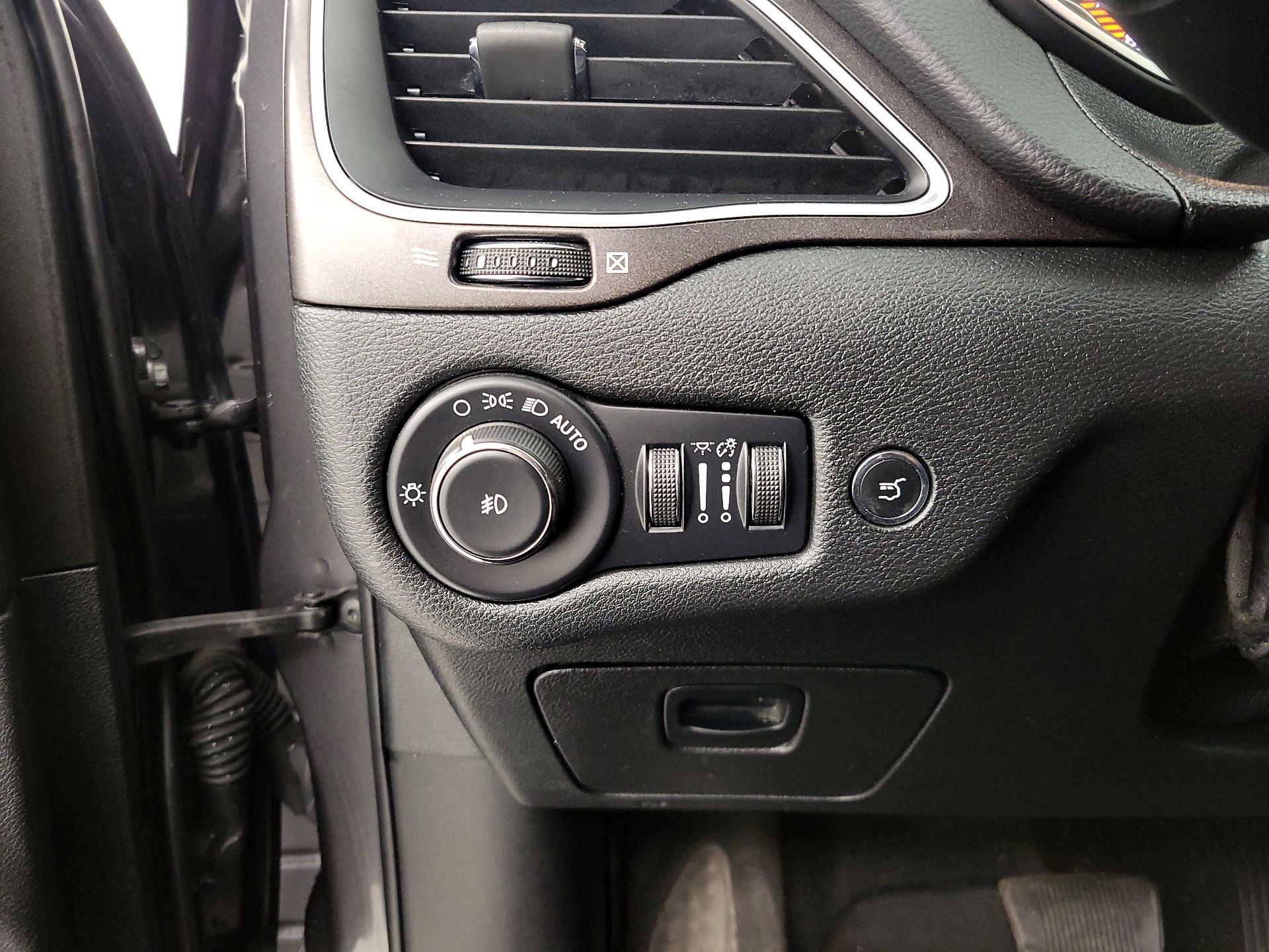 Thumbnail: 2022 Jeep Cherokee - 13