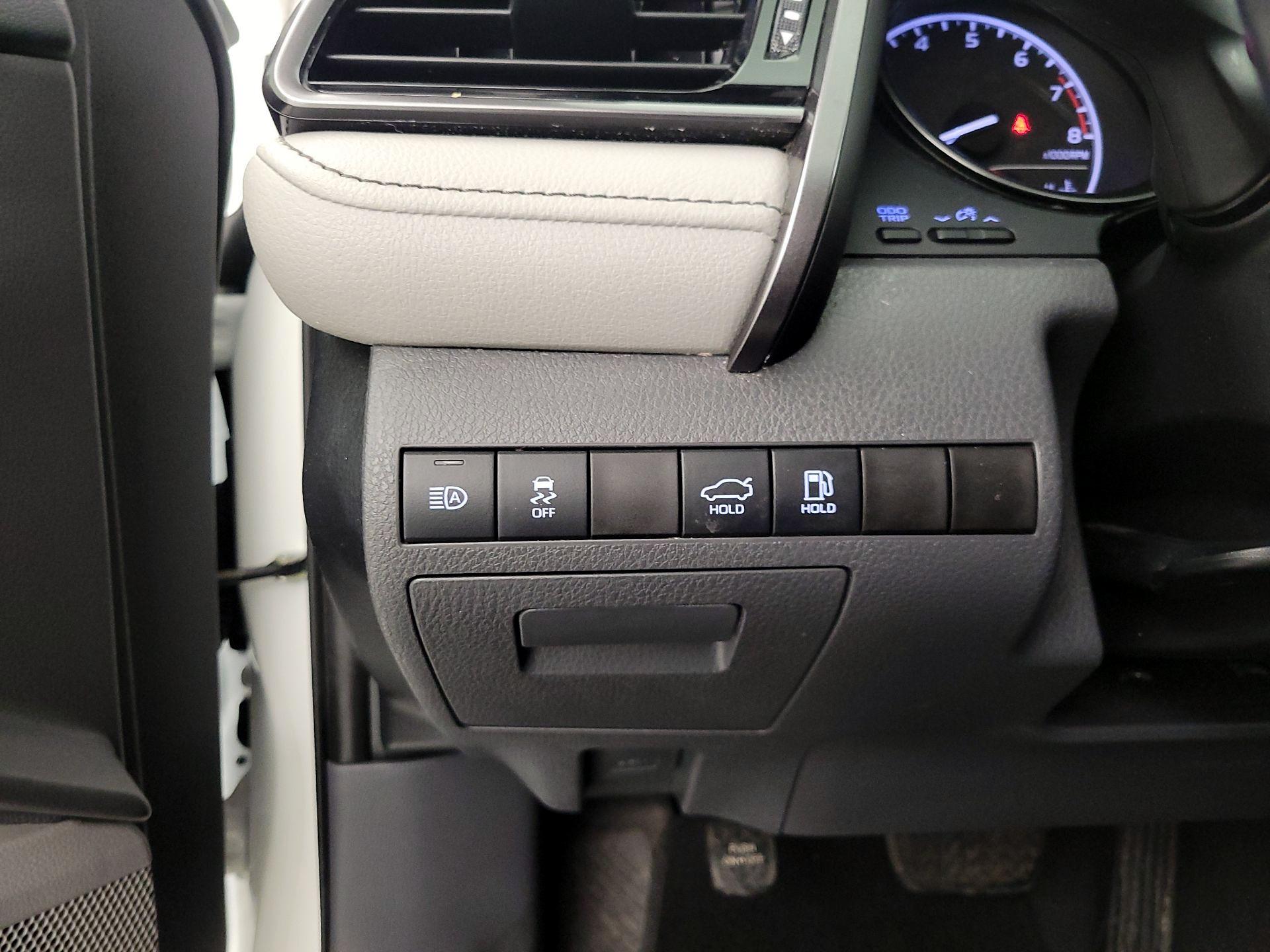 Thumbnail: 2021 Toyota Camry - 13