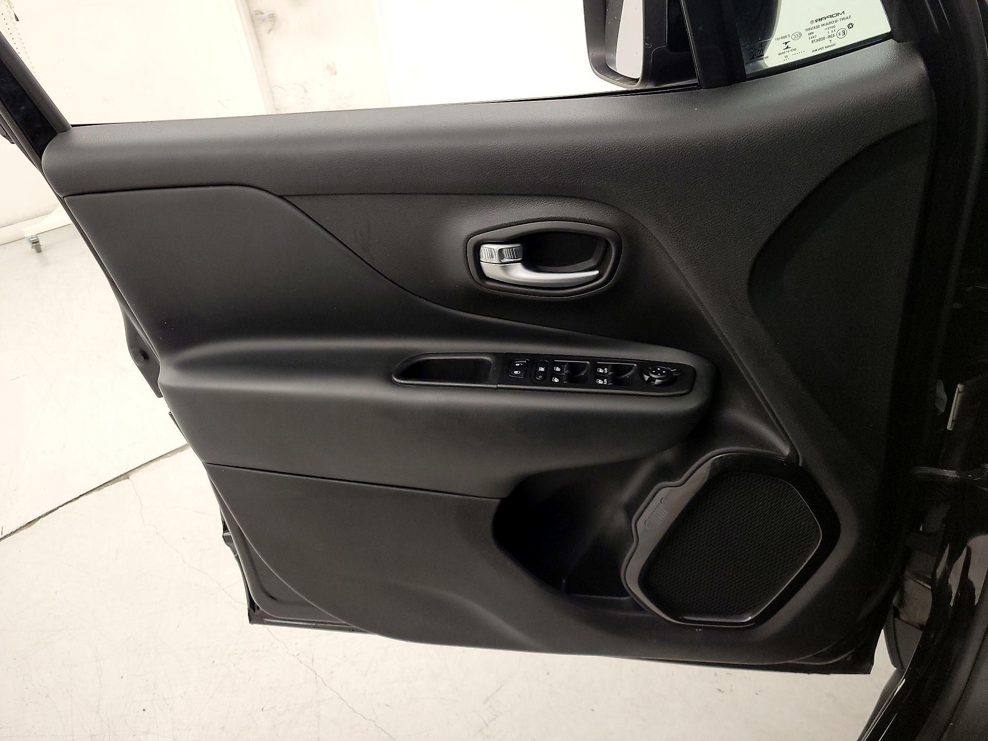 Thumbnail: 2022 Jeep Renegade - 12