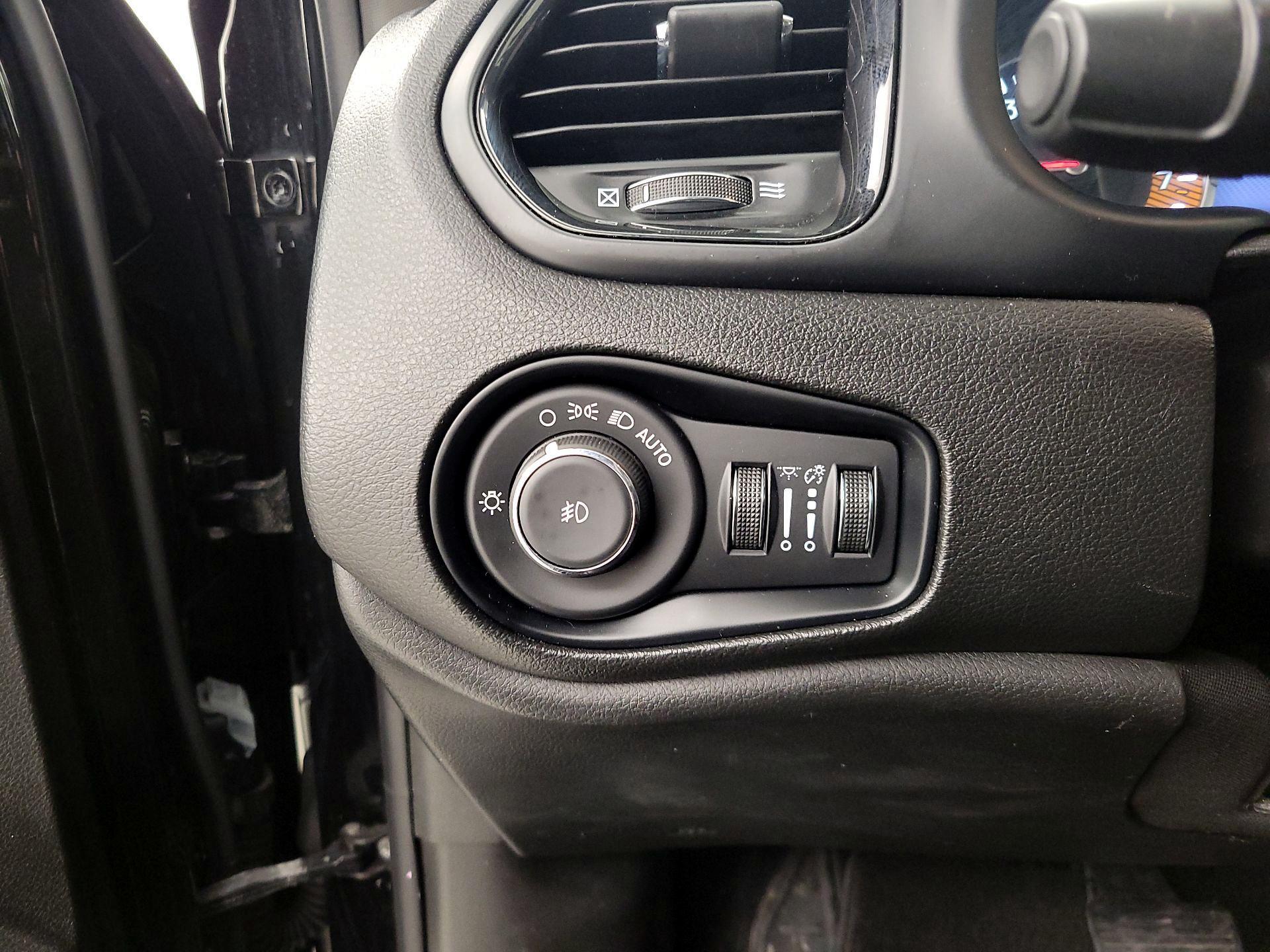 Thumbnail: 2022 Jeep Renegade - 13