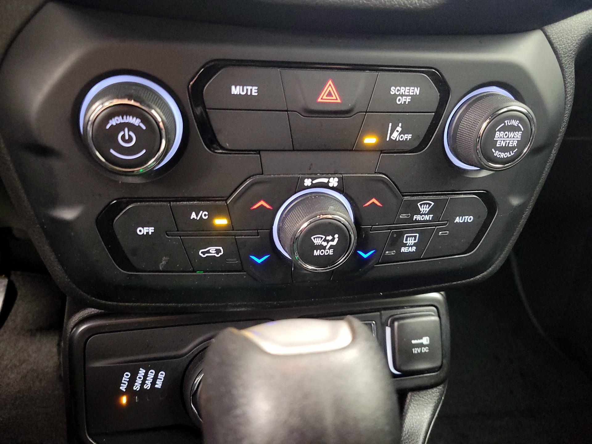 Thumbnail: 2022 Jeep Renegade - 17