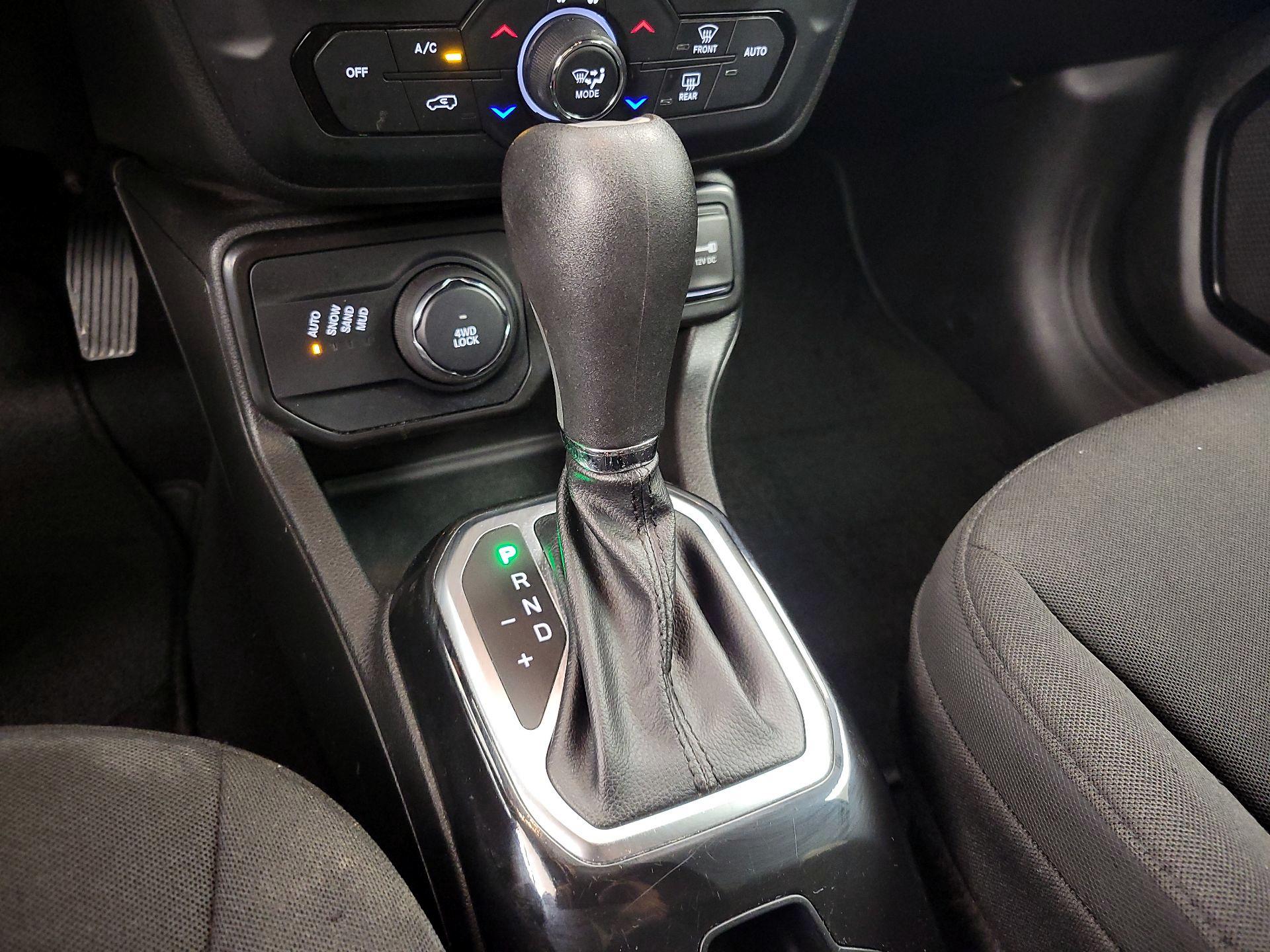 Thumbnail: 2022 Jeep Renegade - 18