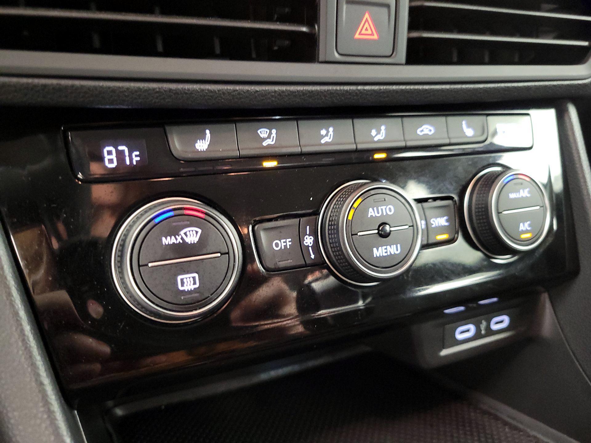 Thumbnail: 2024 Volkswagen Jetta - 16