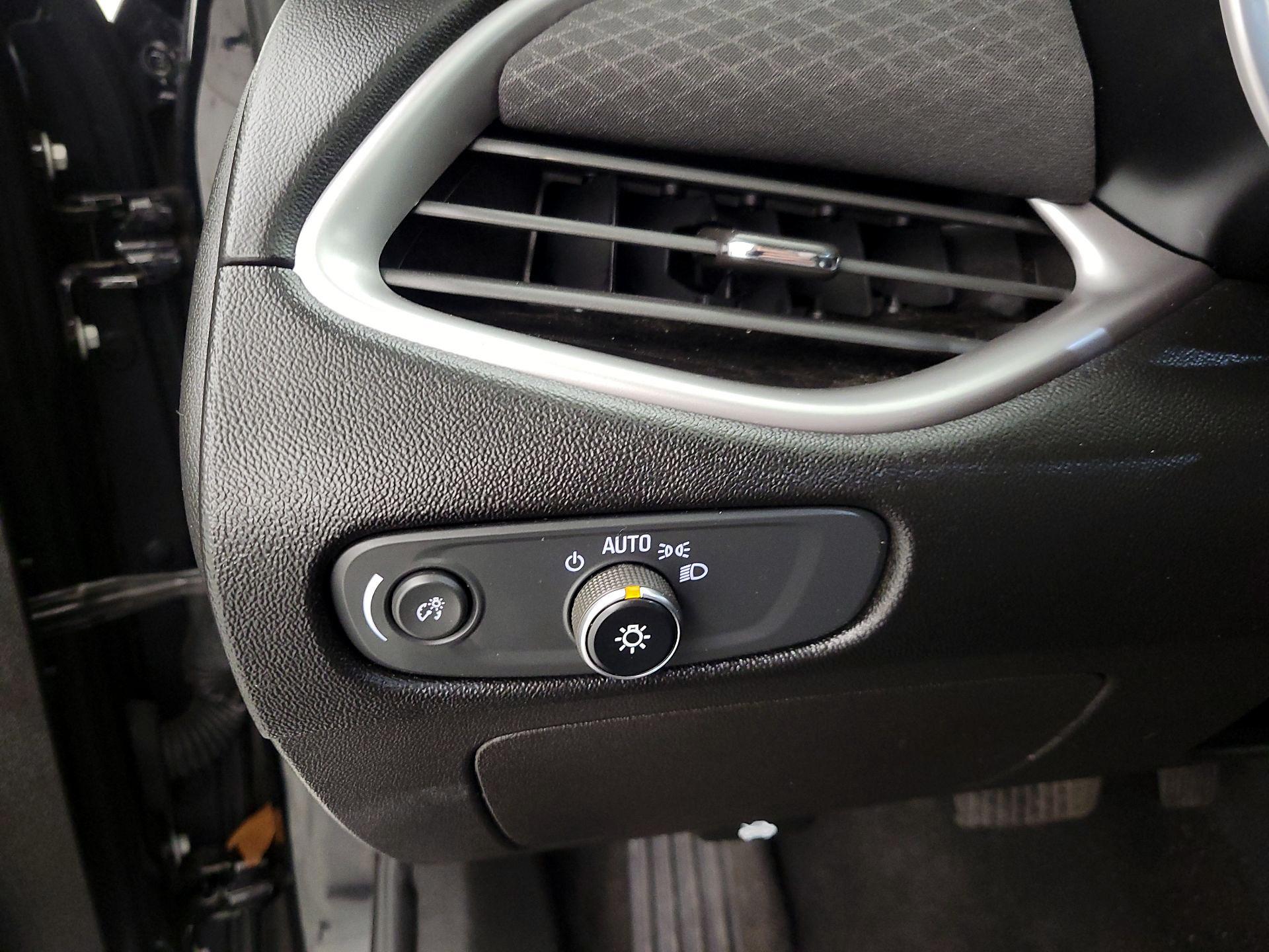 Thumbnail: 2022 Chevrolet Malibu - 13