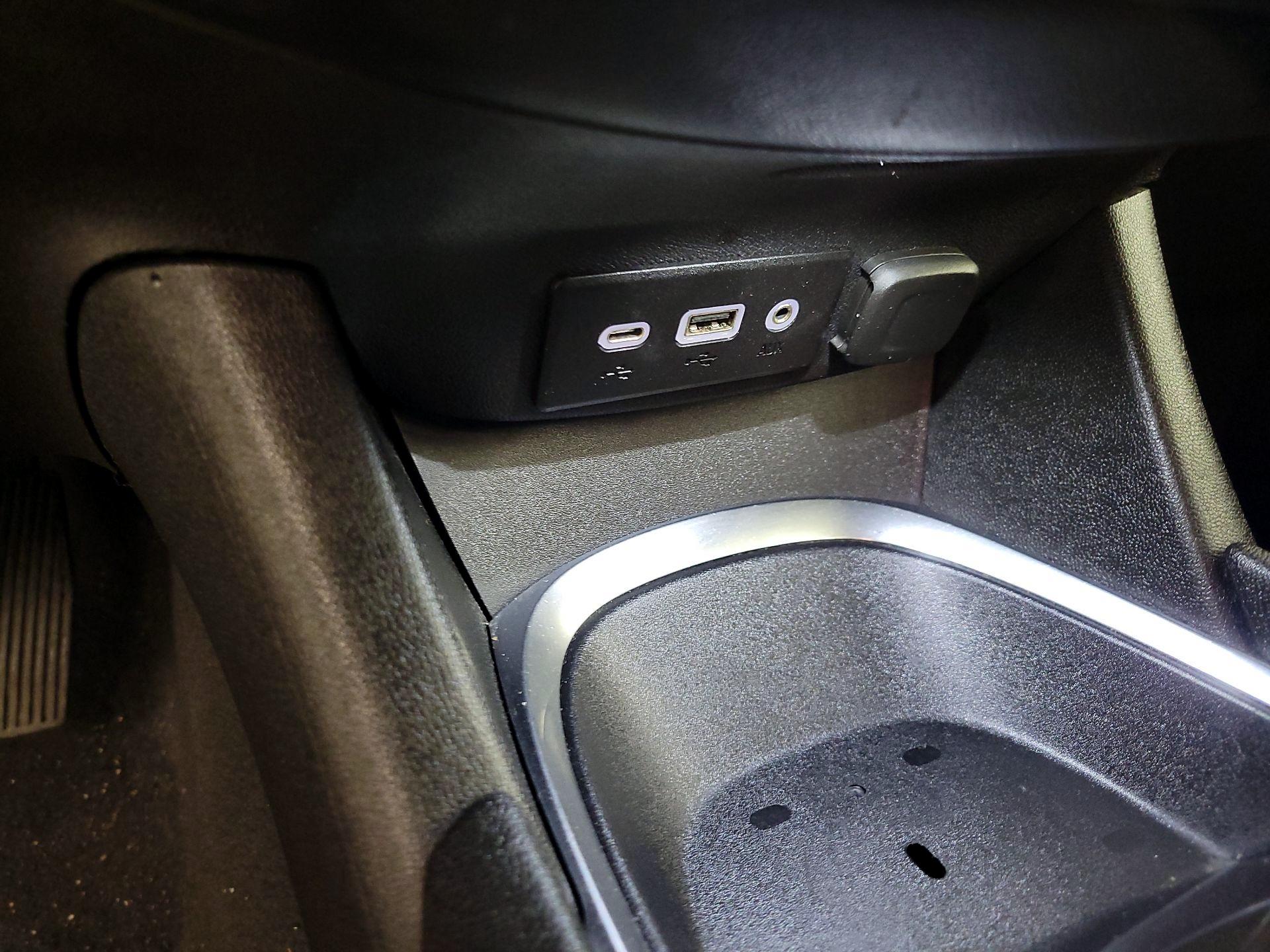 Thumbnail: 2022 Chevrolet Malibu - 18