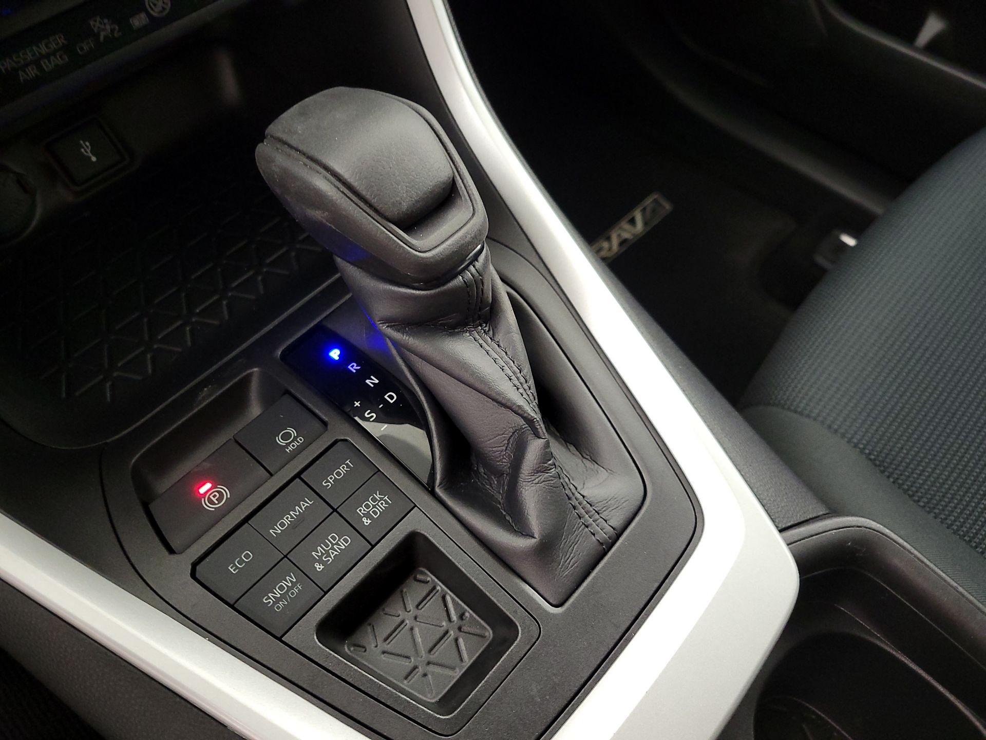 Thumbnail: 2021 Toyota RAV4 - 16