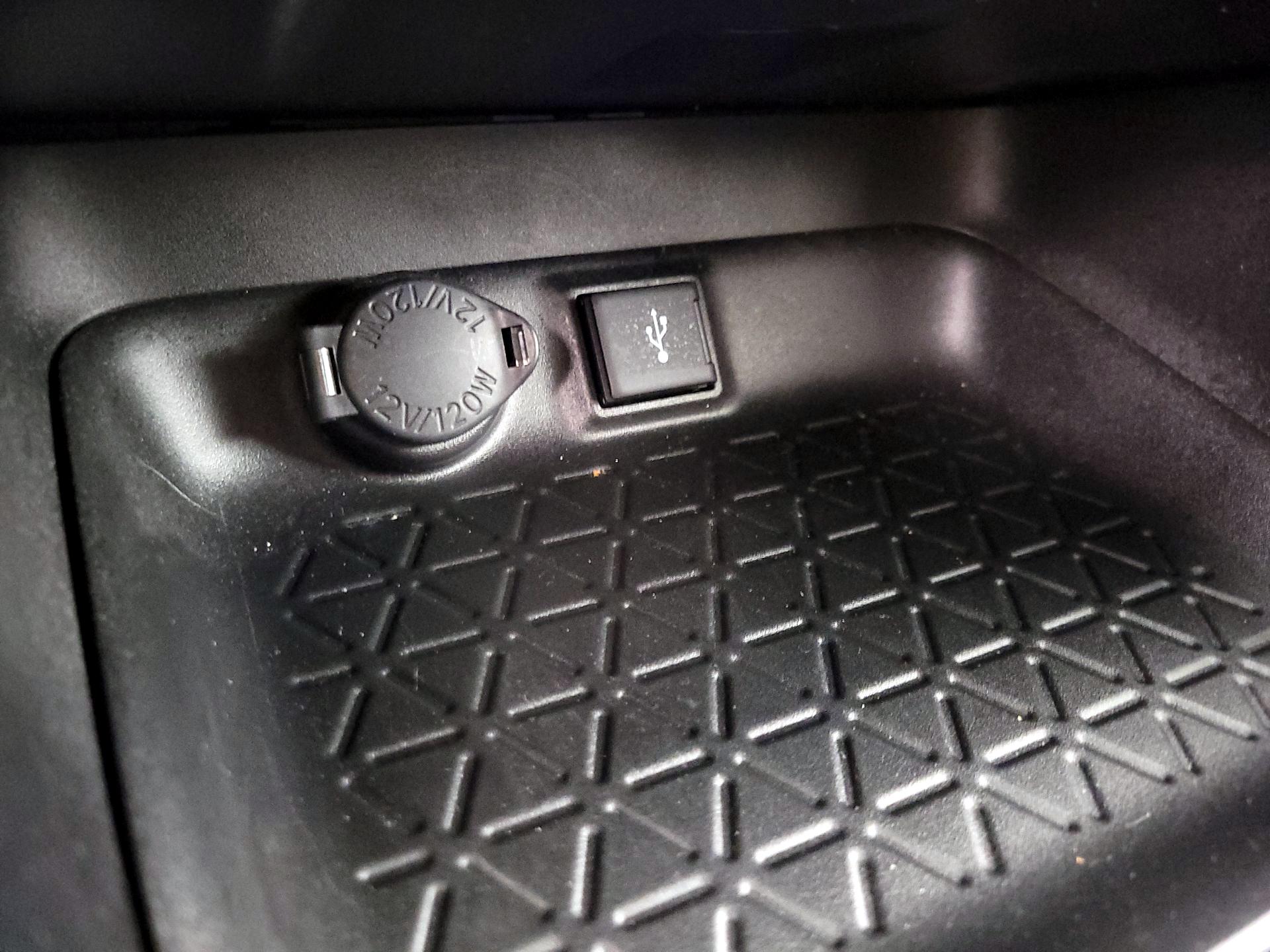 Thumbnail: 2021 Toyota RAV4 - 17