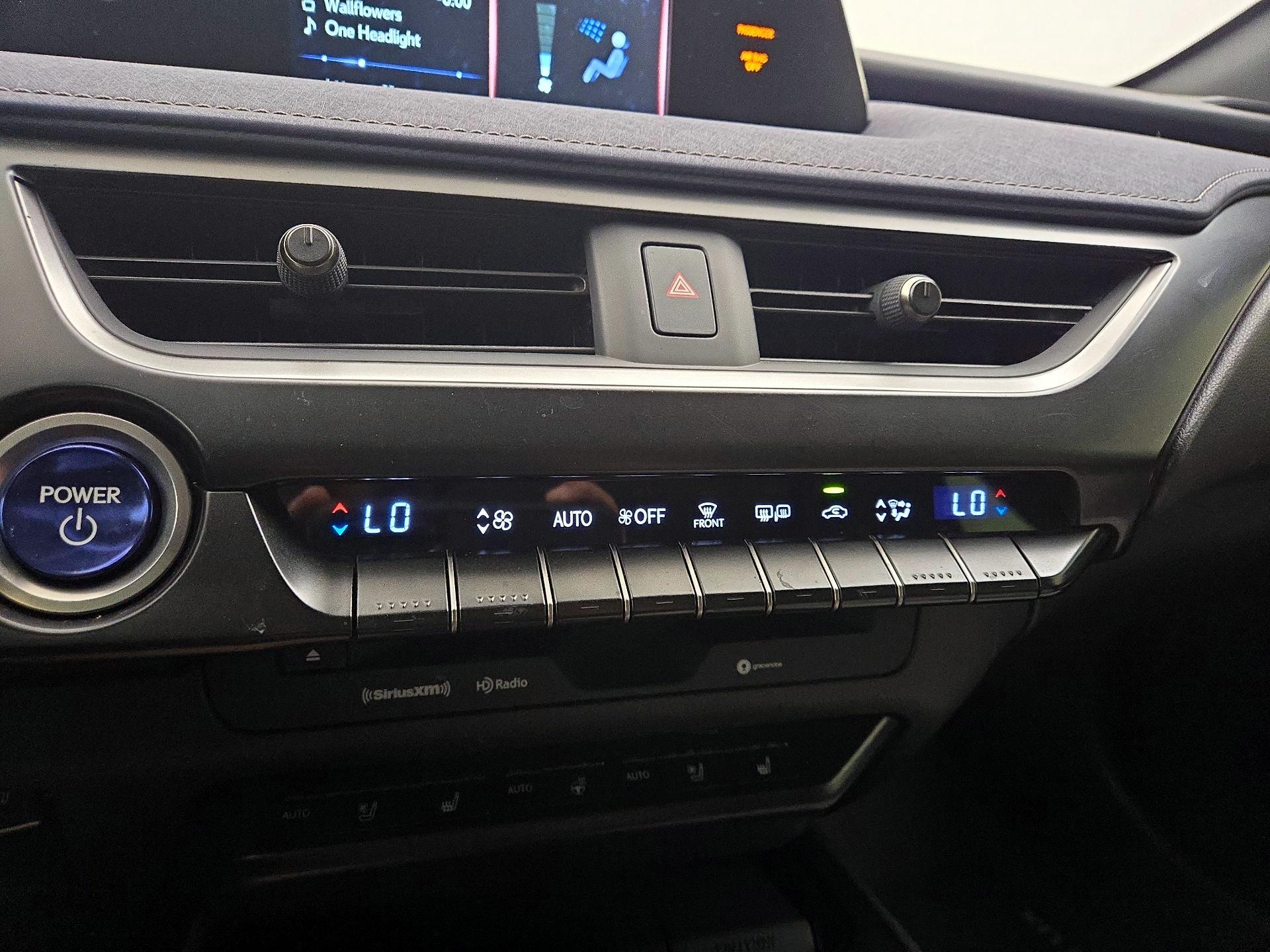 Thumbnail: 2019 Lexus UX - 16