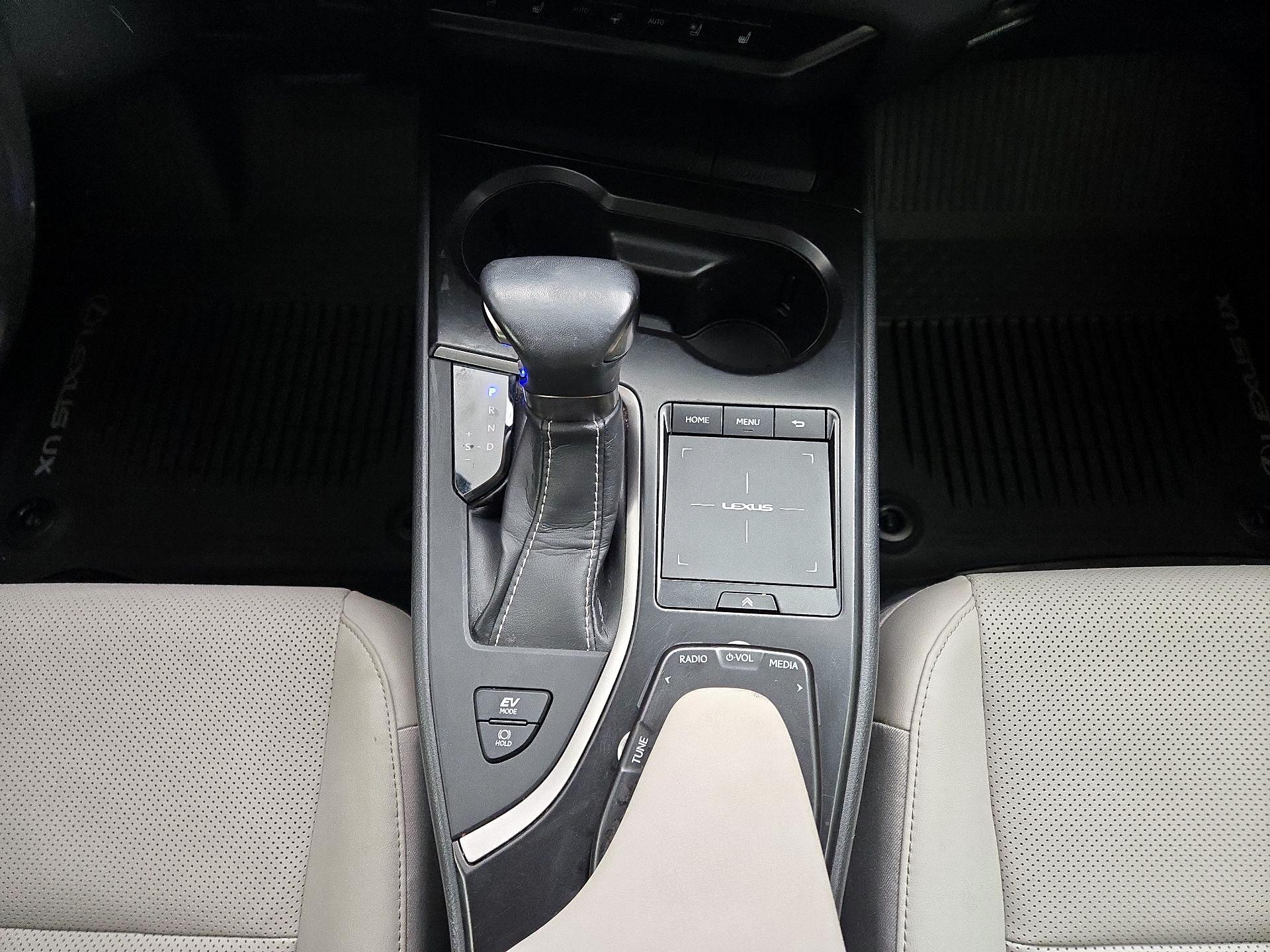 Thumbnail: 2019 Lexus UX - 17