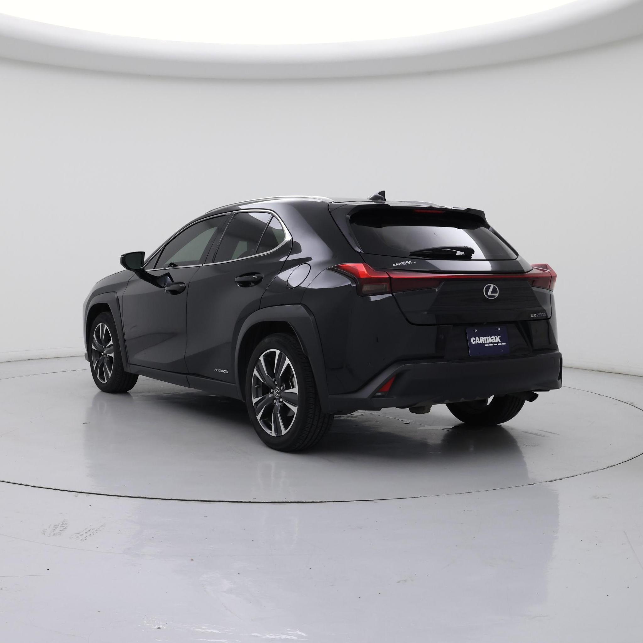 Thumbnail: 2019 Lexus UX - 2