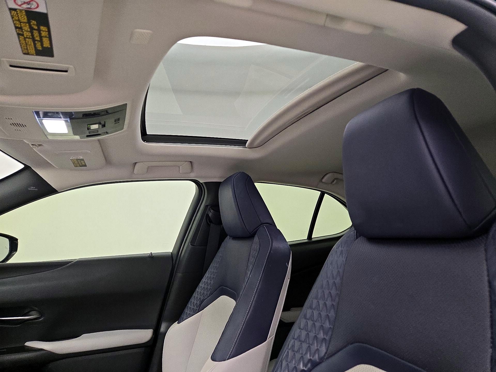 Thumbnail: 2019 Lexus UX - 19