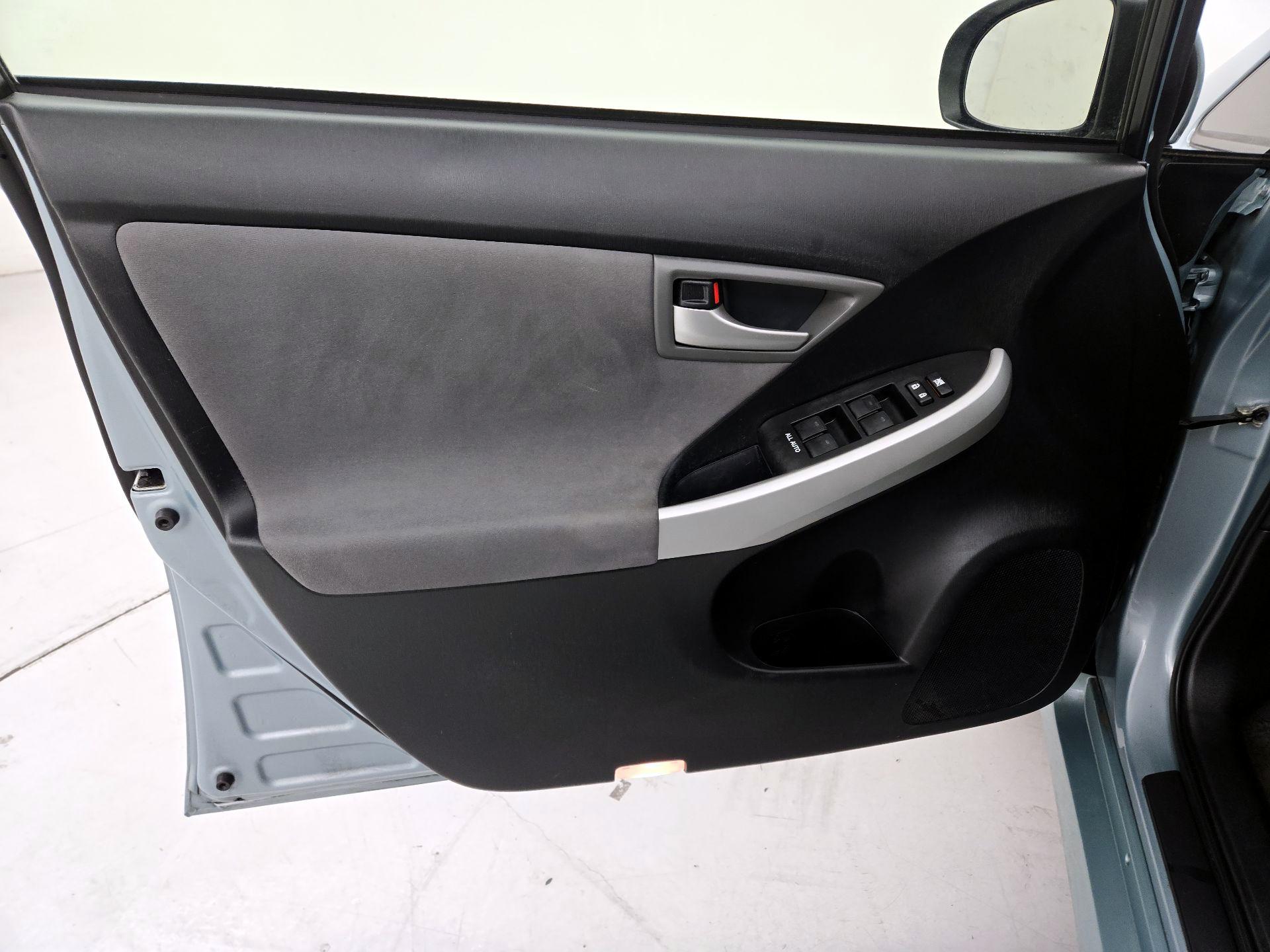 Thumbnail: 2015 Toyota Prius - 12