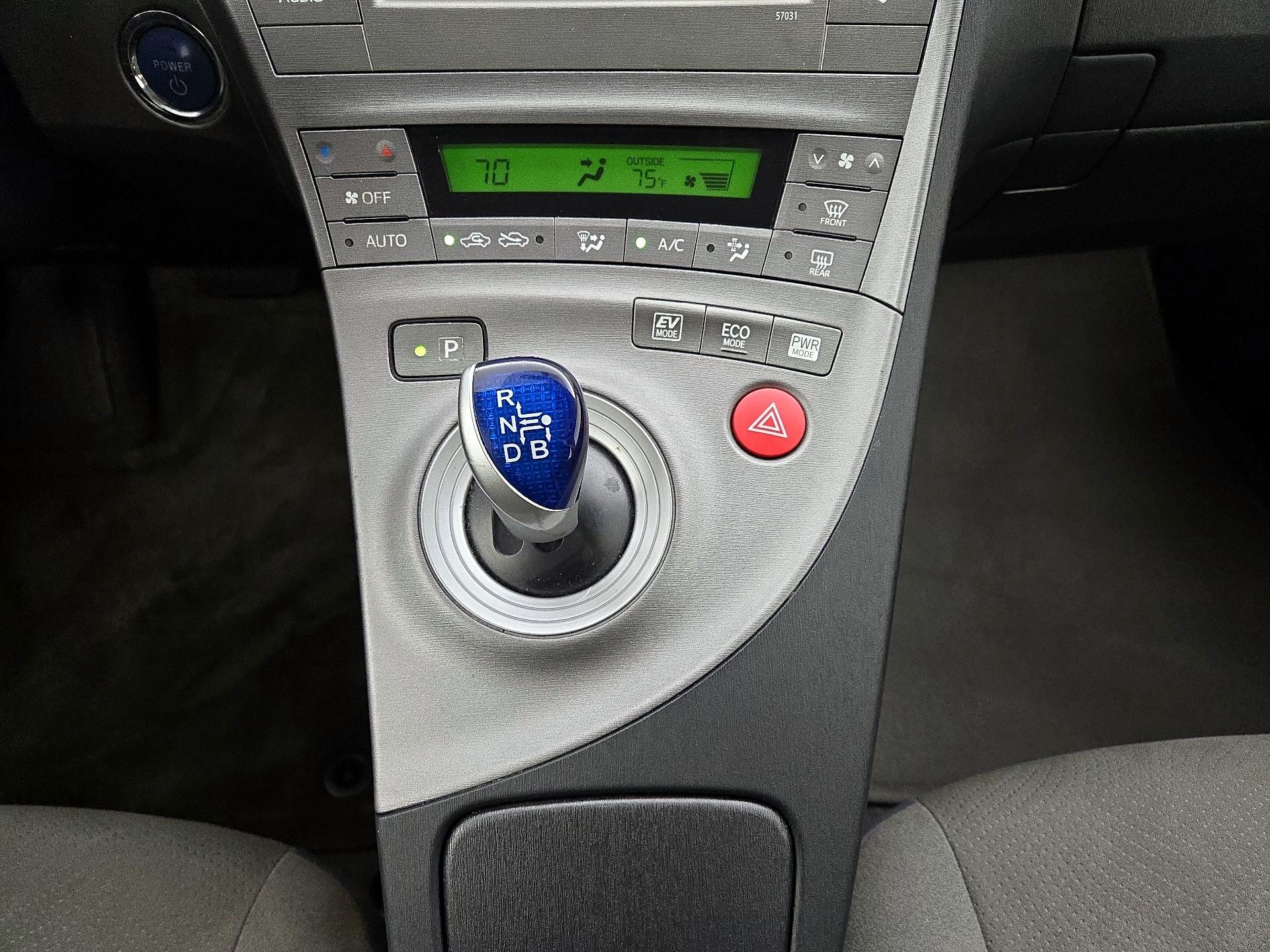 Thumbnail: 2015 Toyota Prius - 17