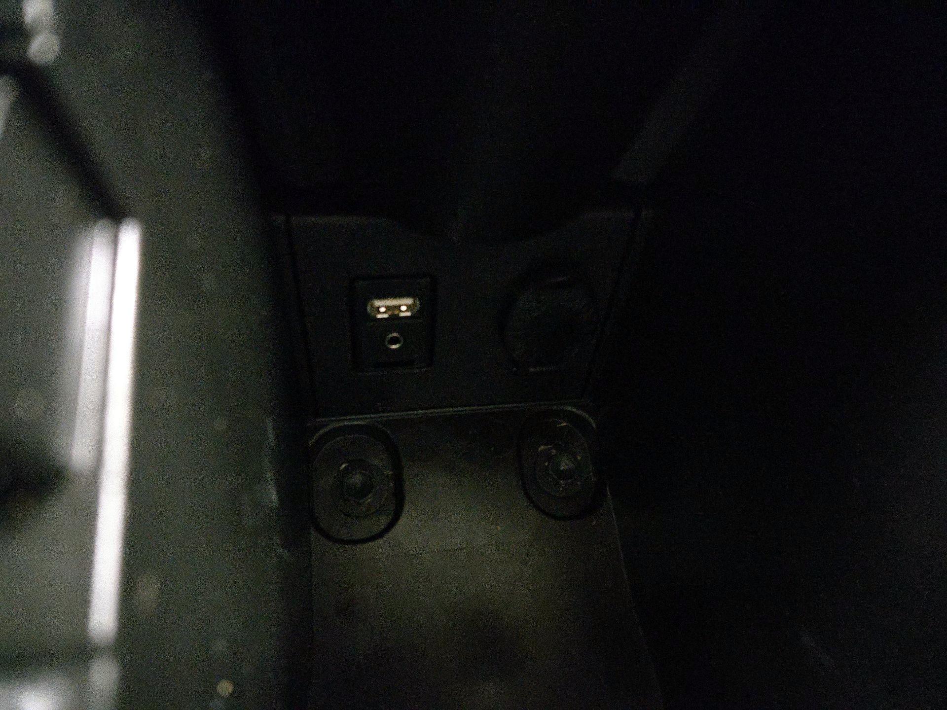 Thumbnail: 2015 Toyota Prius - 18