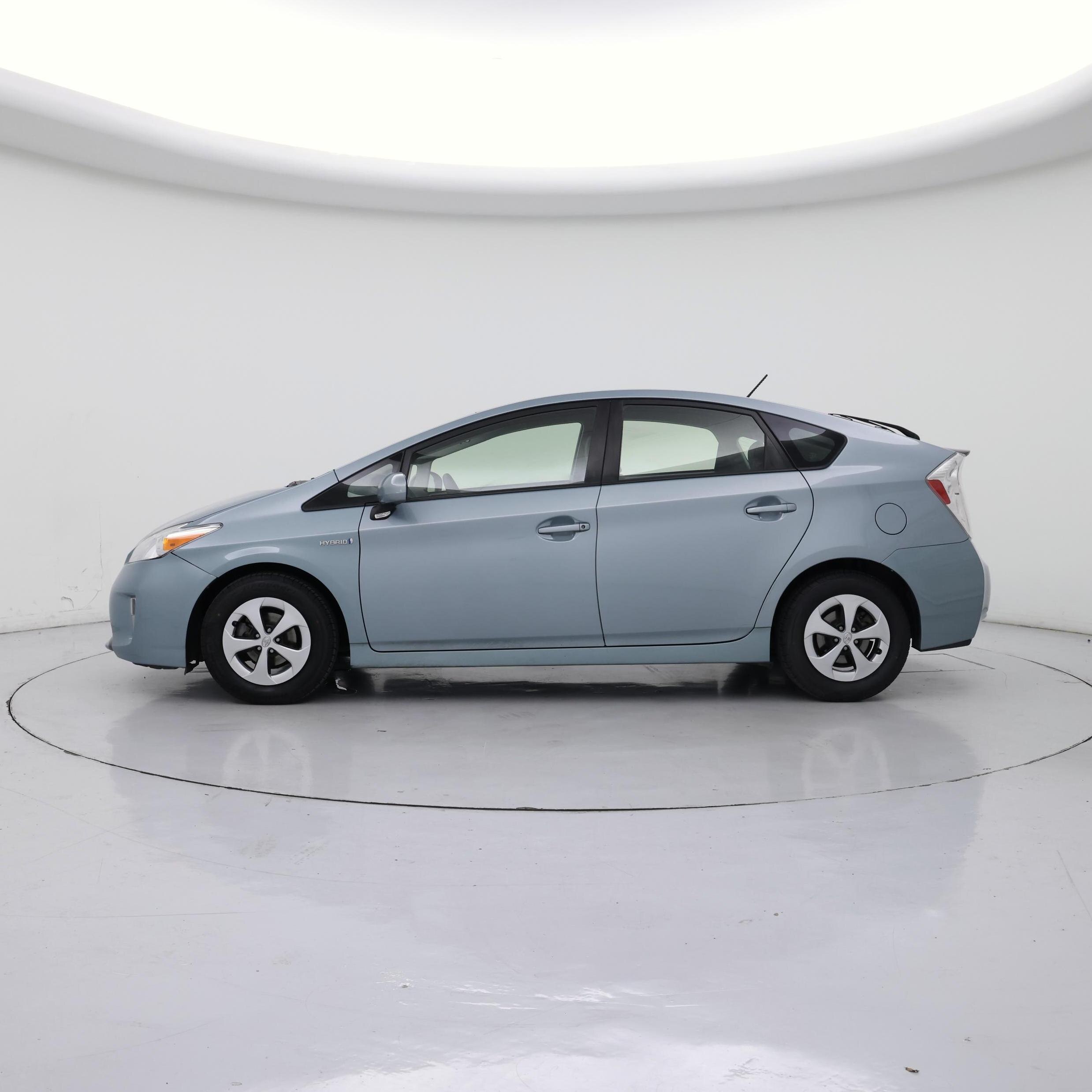 Thumbnail: 2015 Toyota Prius - 3