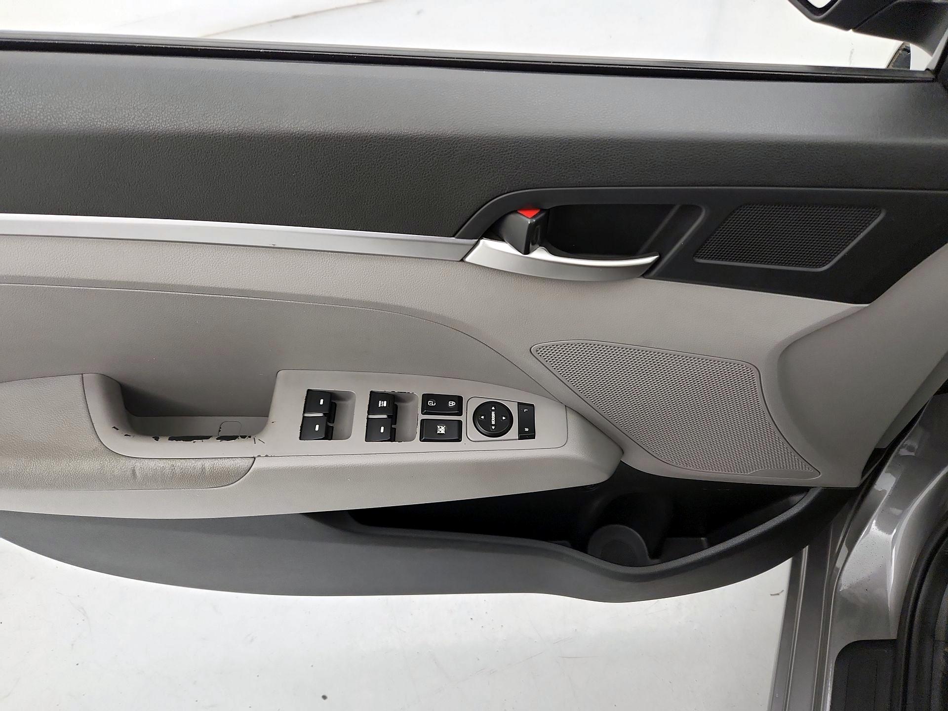 Thumbnail: 2020 Hyundai Elantra - 12